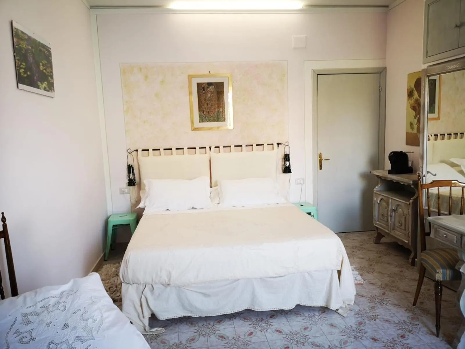 Bed in B&B L ORTENSIA