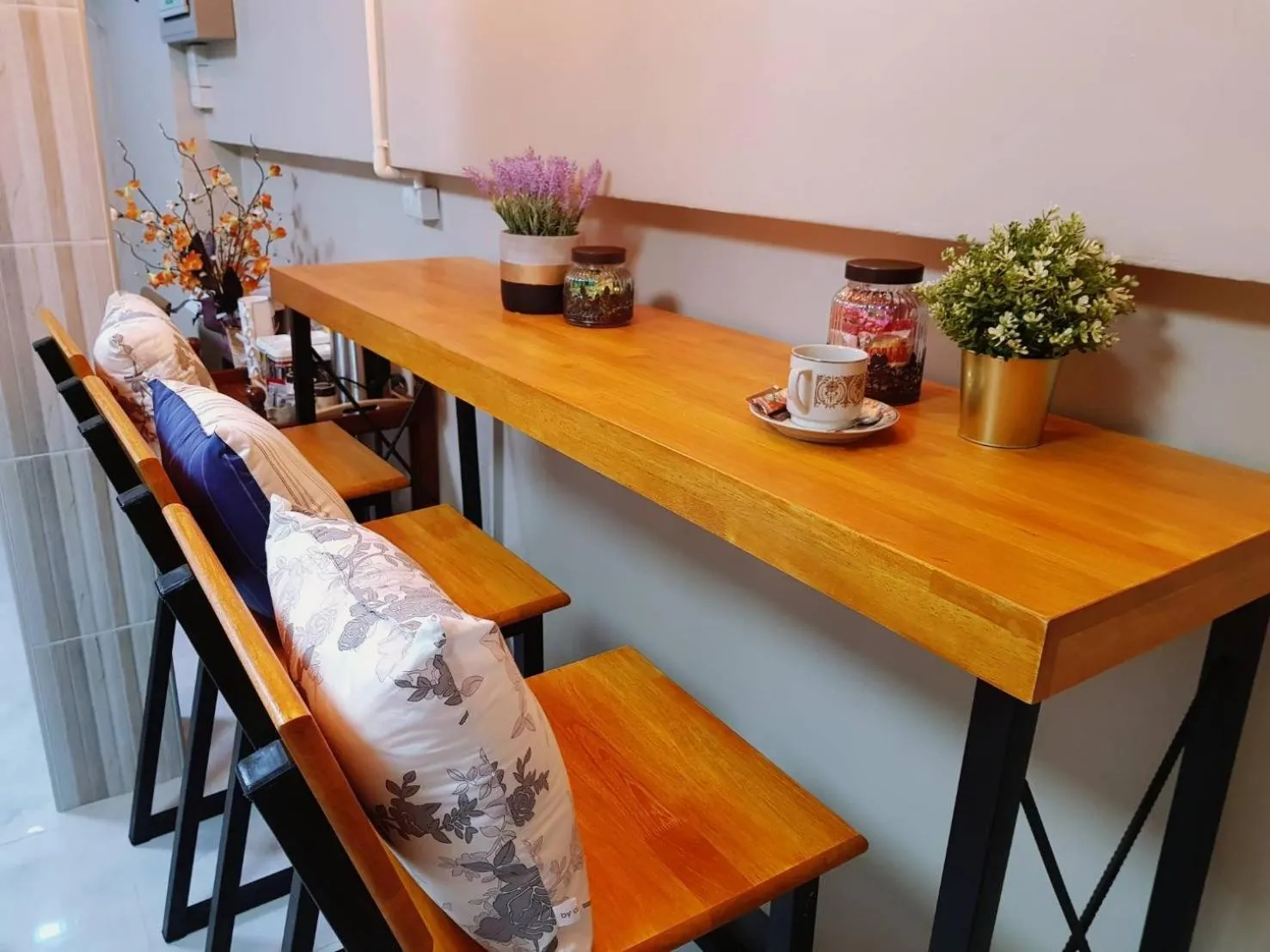 Living room in Baan U-Sabai บ้านอยู่สบาย