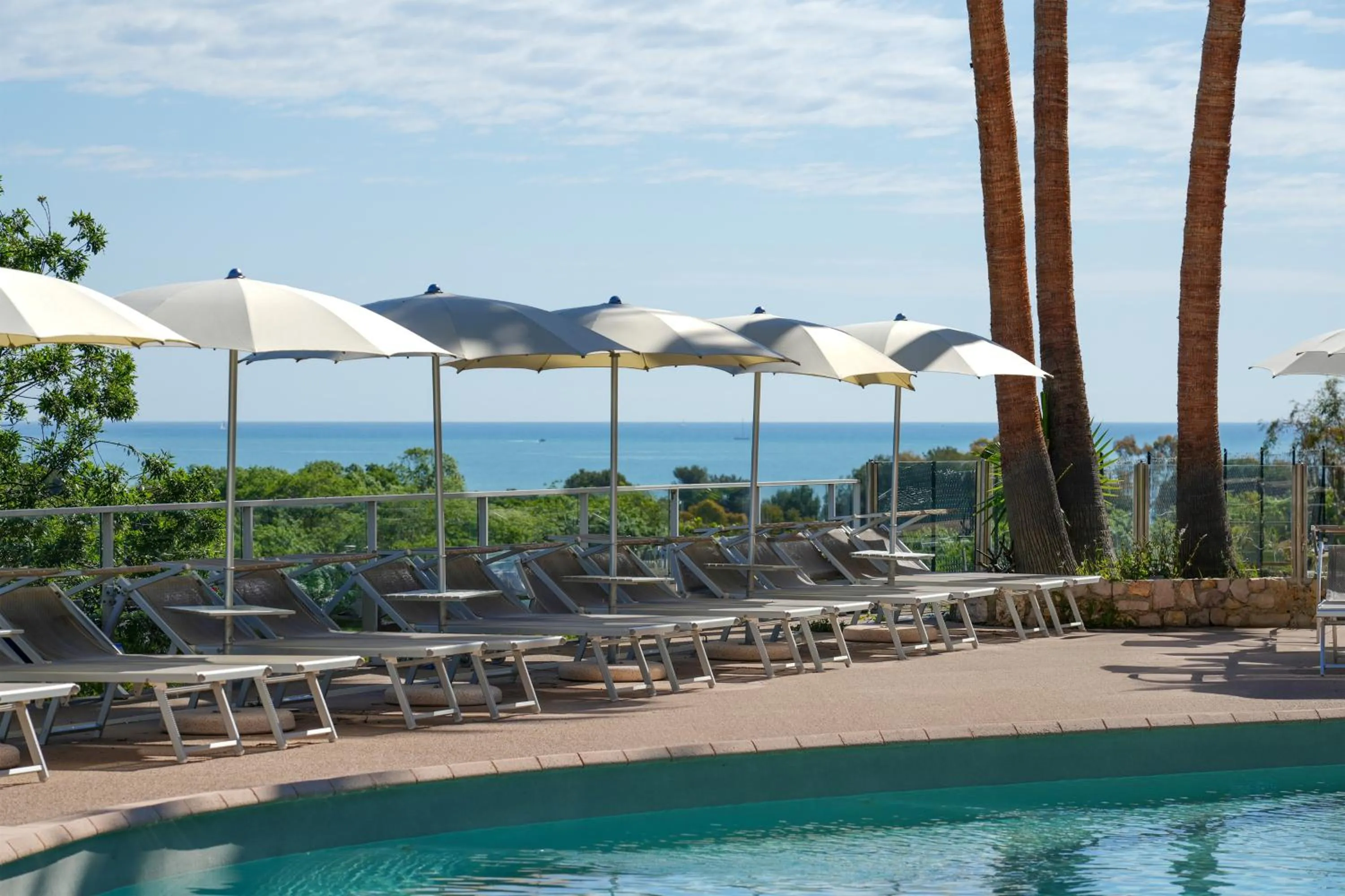 Swimming pool in Thalazur Antibes - Hôtel & Spa