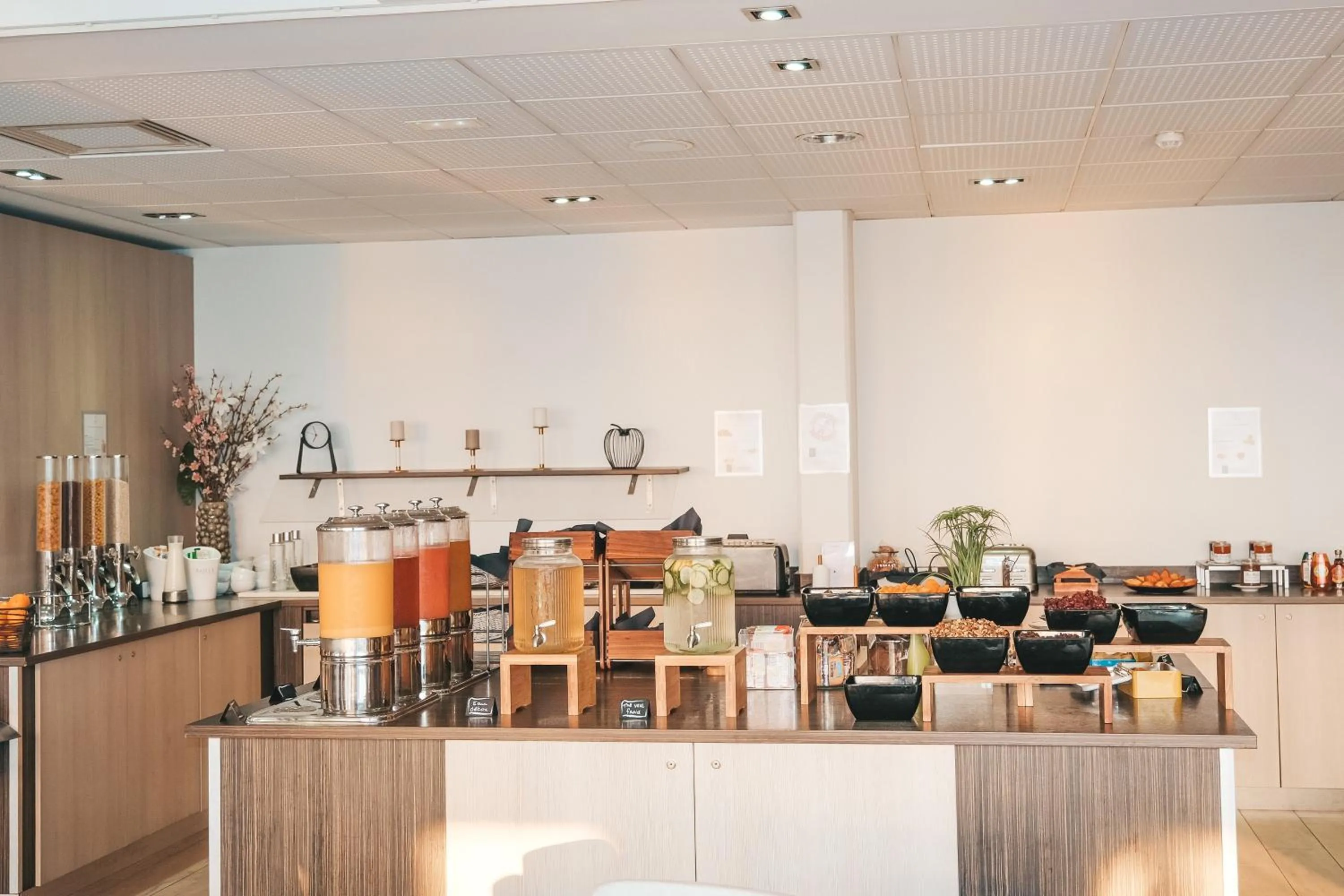 Buffet breakfast in Thalazur Antibes - Hôtel & Spa