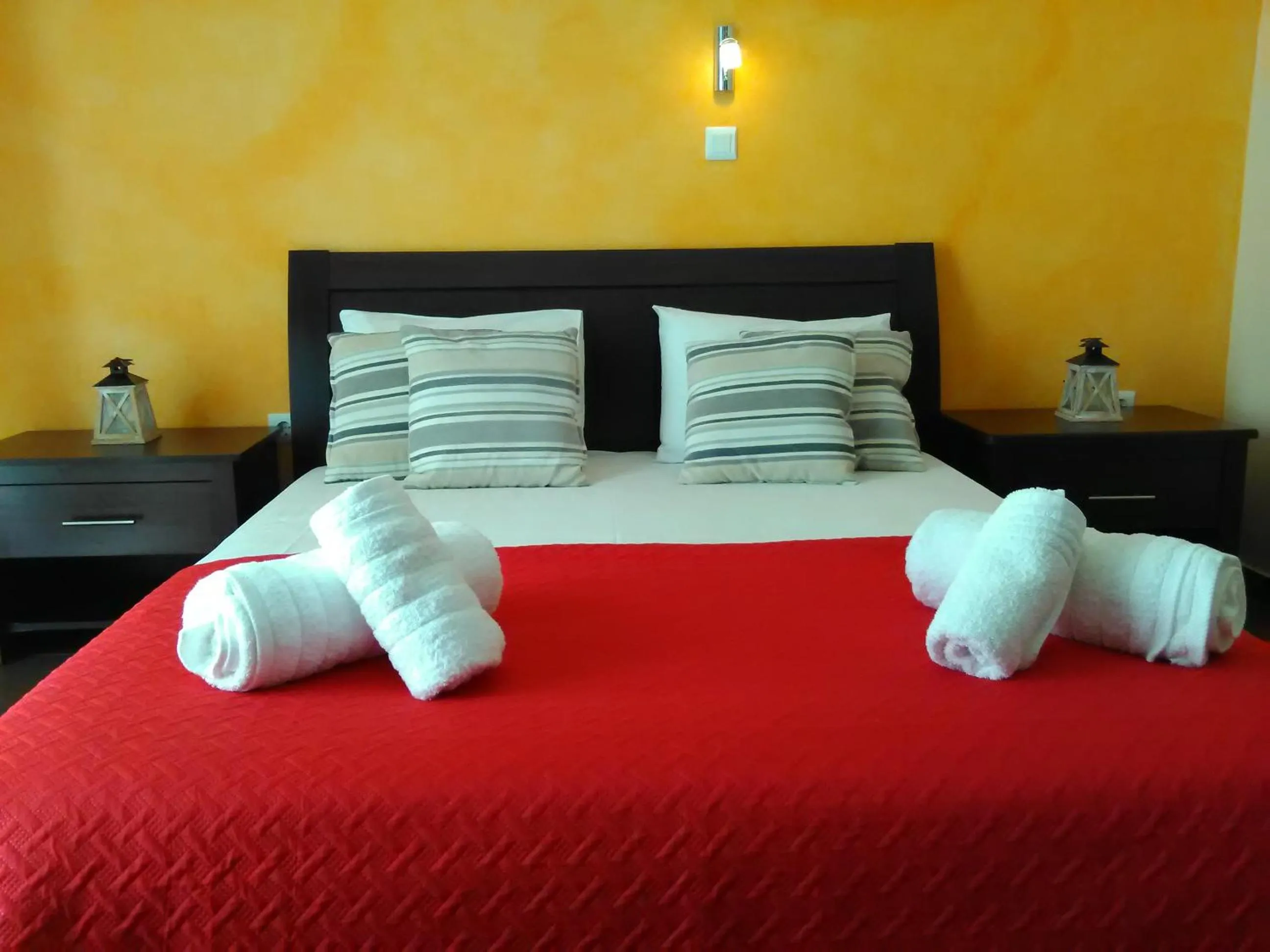 Bed in Mikros Gialos Apartments