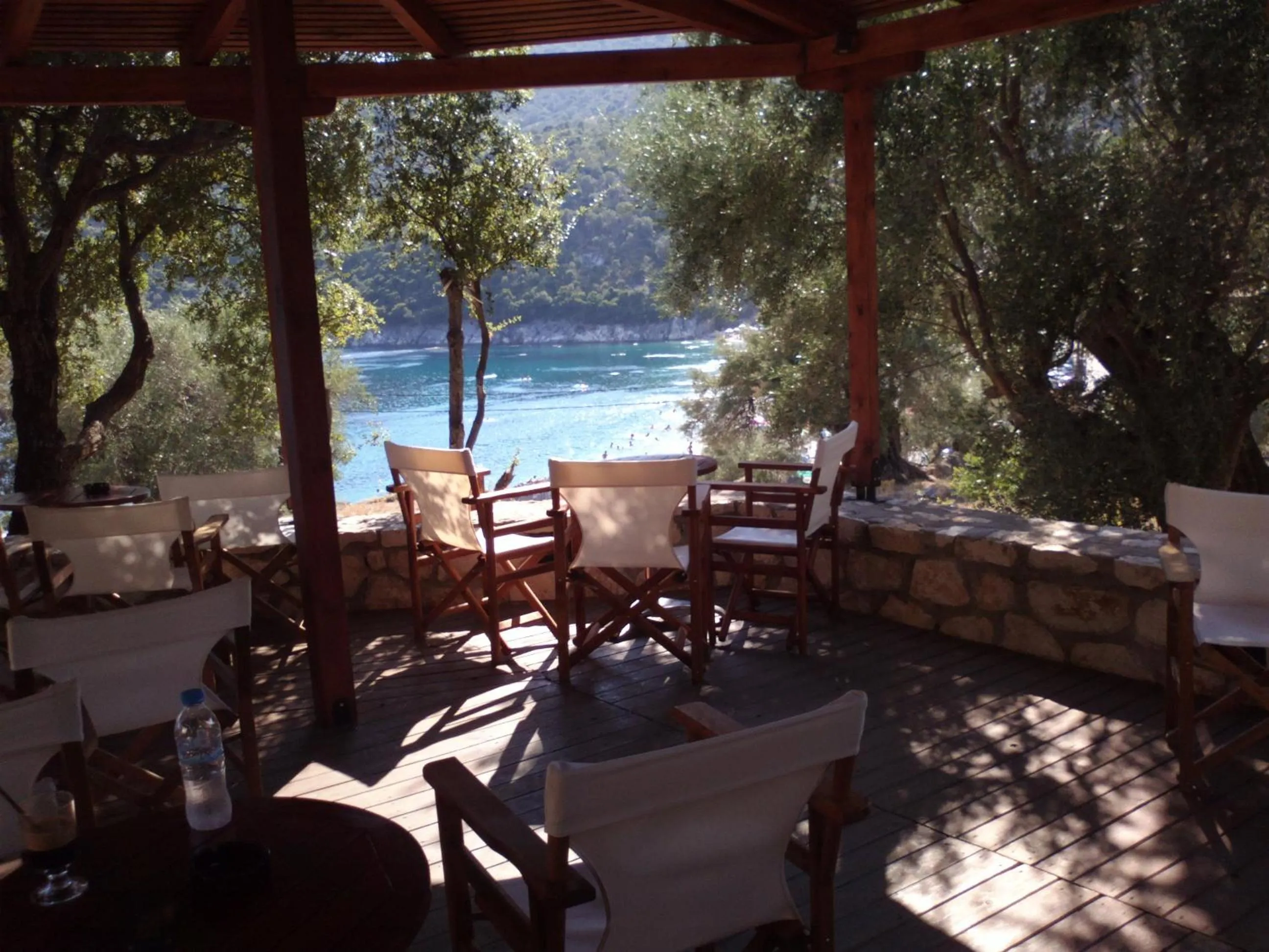 Restaurant/places to eat in Mikros Gialos Apartments