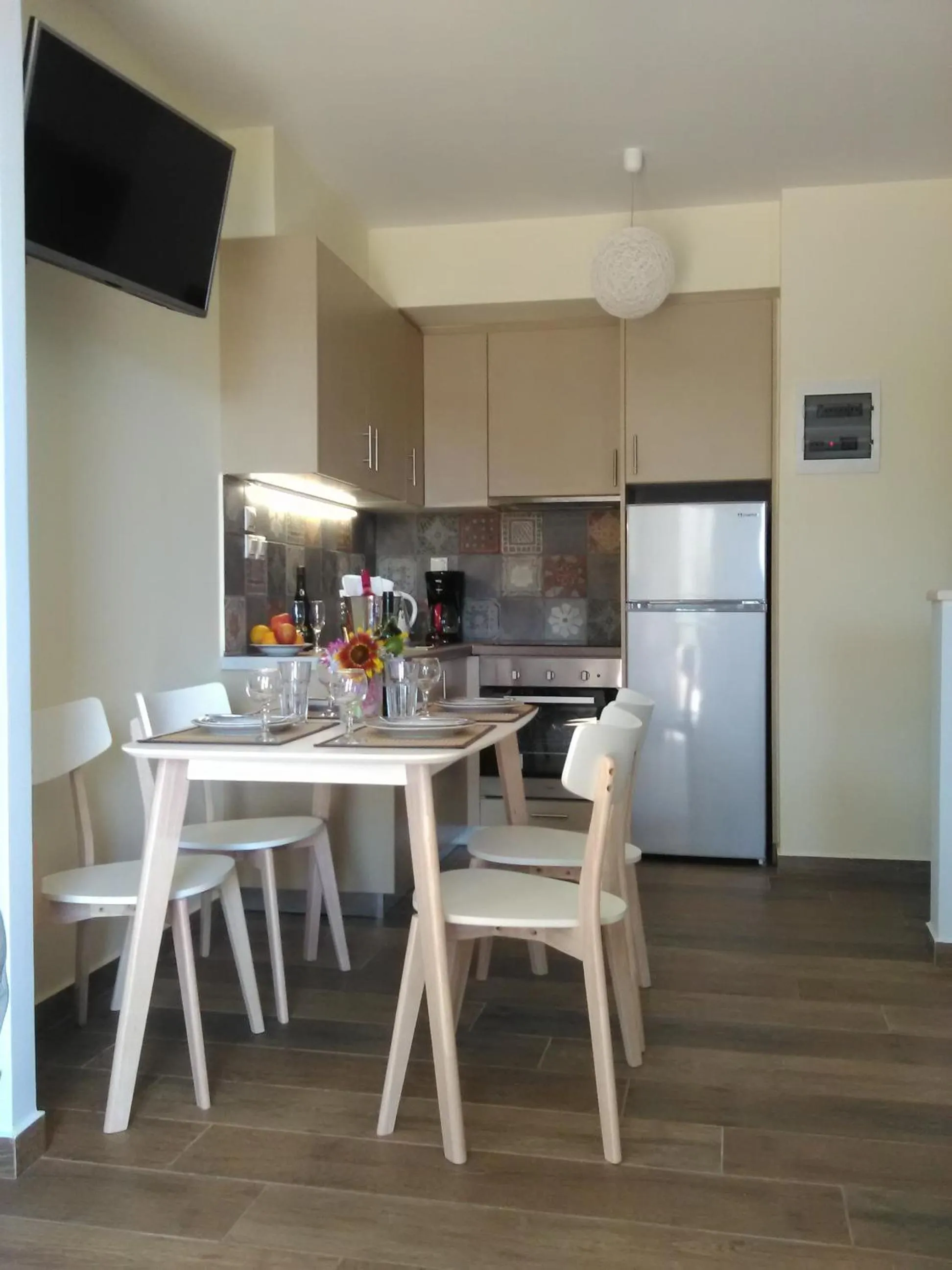 Dining area in Mikros Gialos Apartments