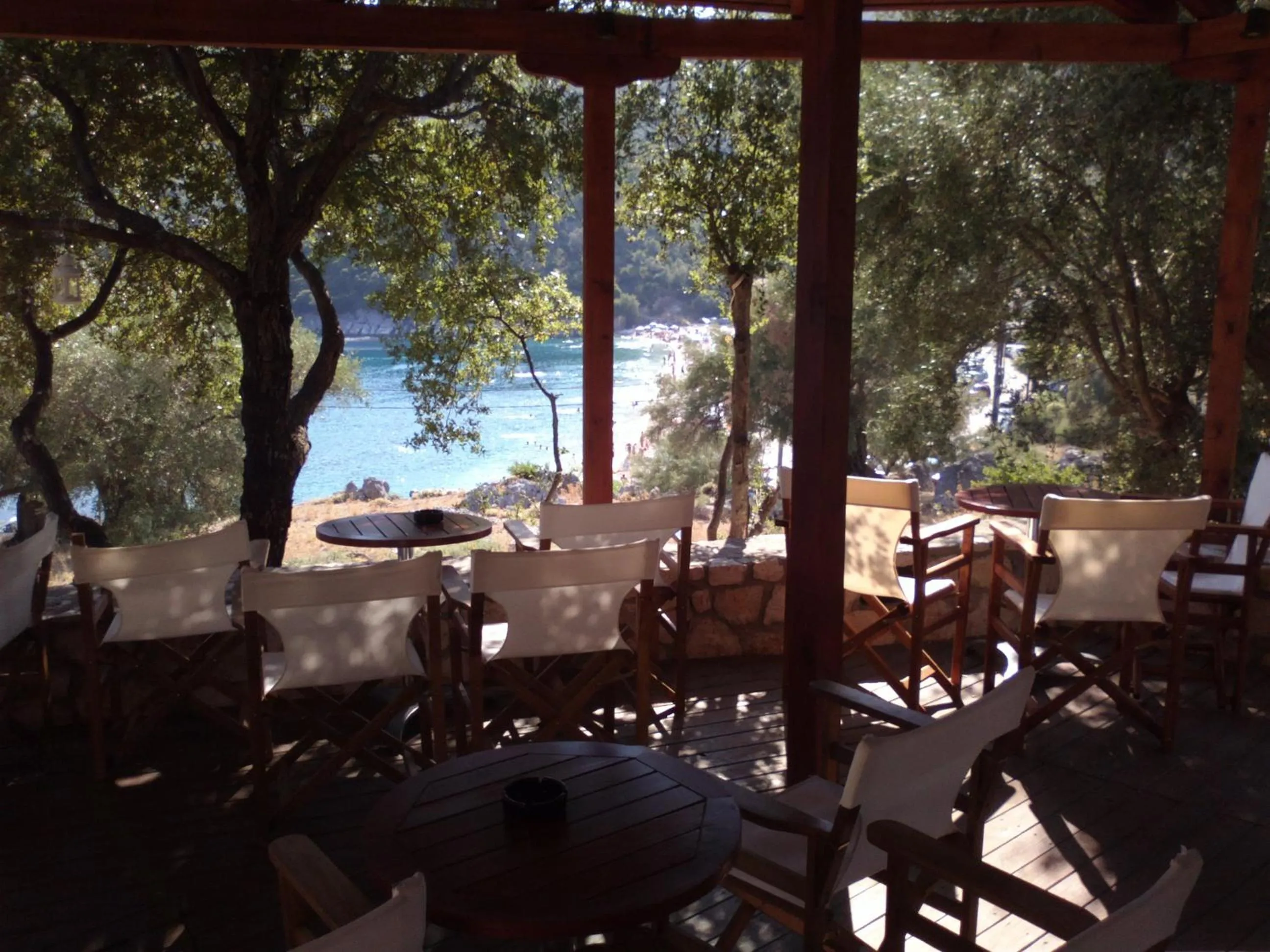 Restaurant/places to eat in Mikros Gialos Apartments