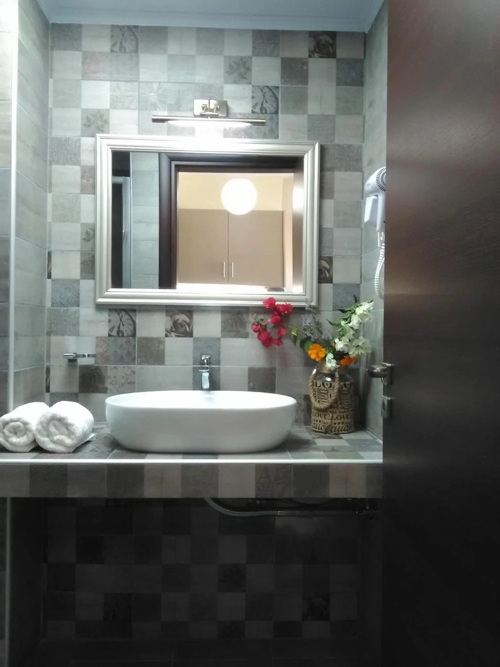 Bathroom in Mikros Gialos Apartments