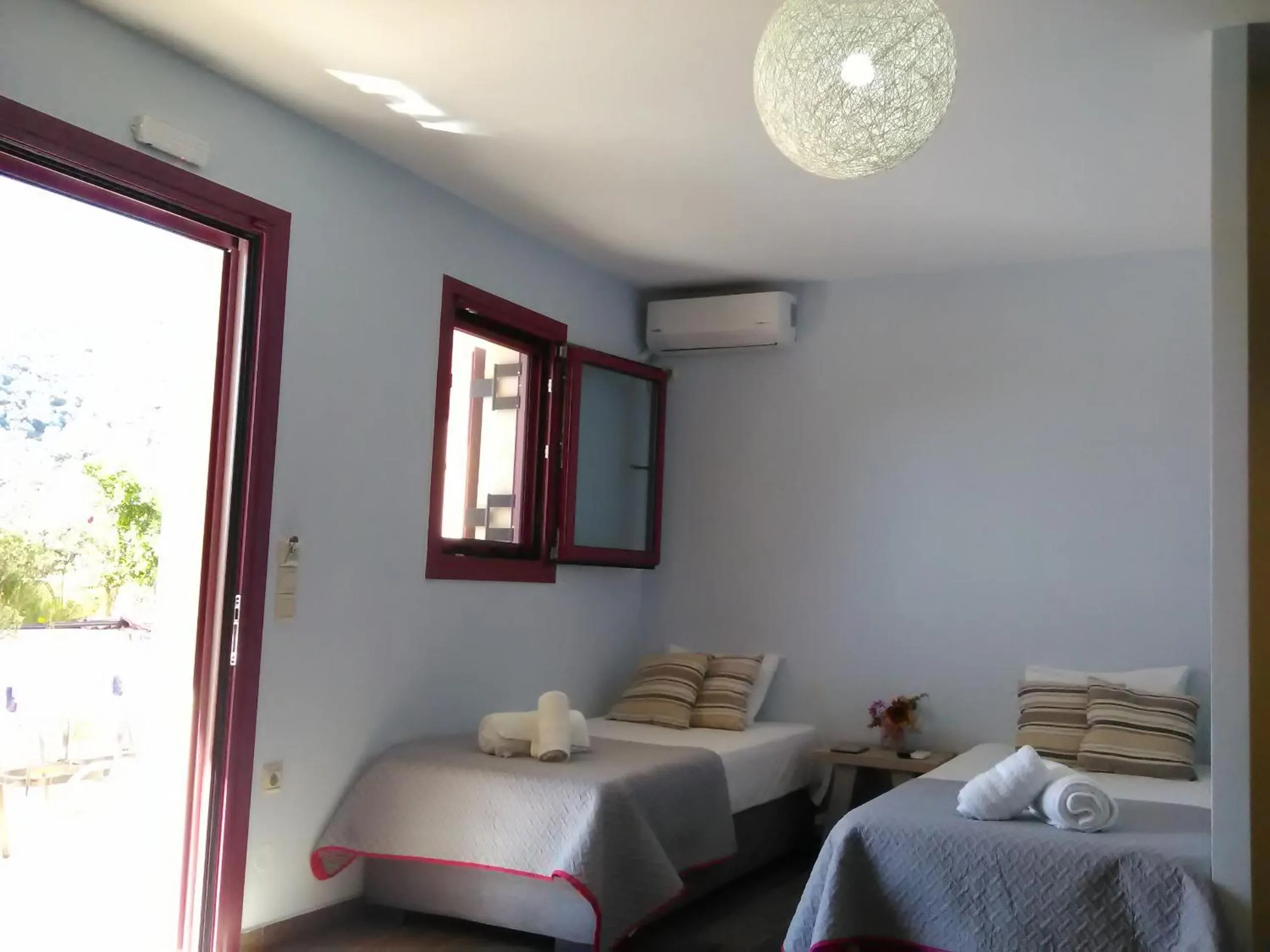 Bed in Mikros Gialos Apartments