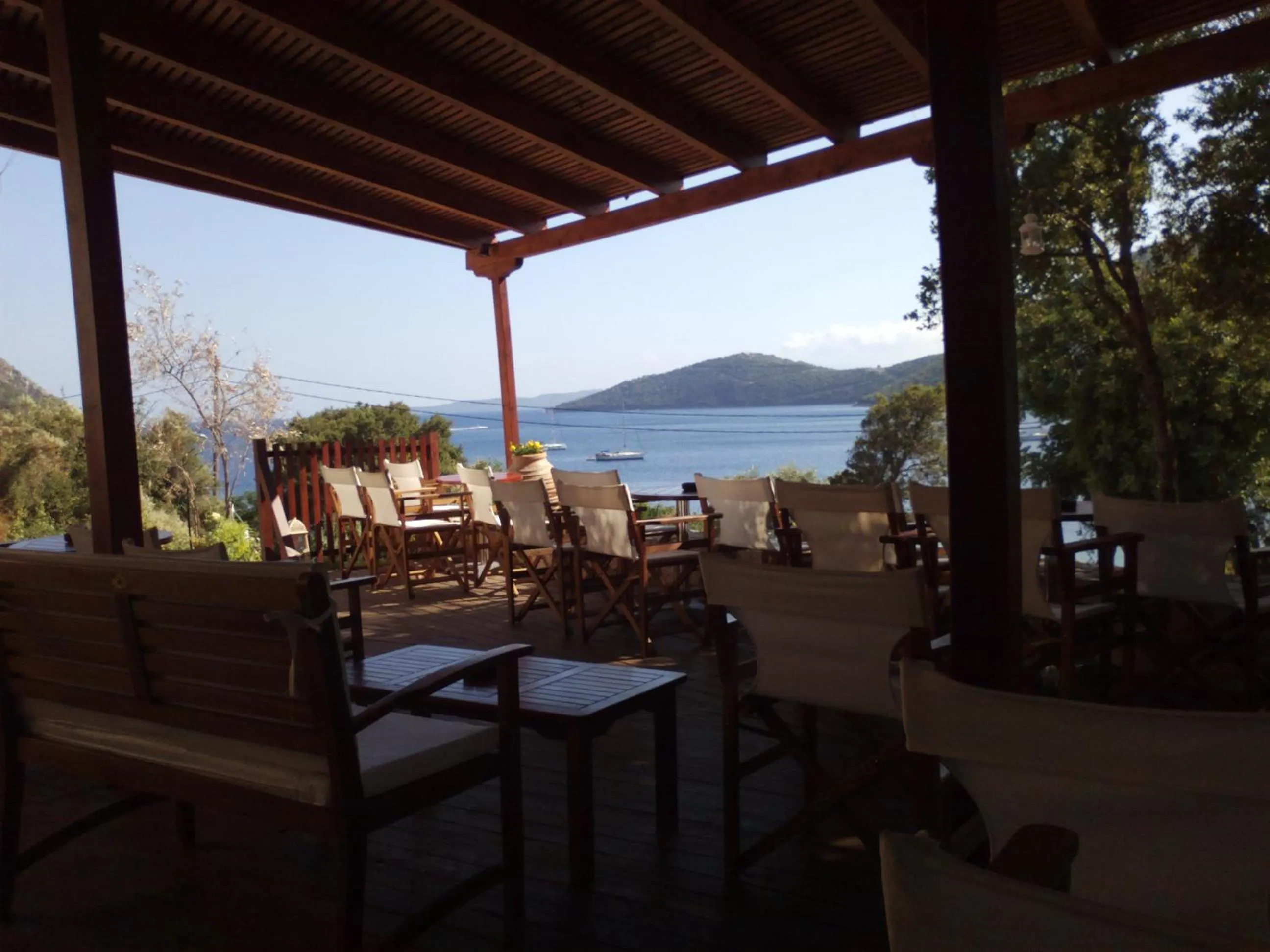 Restaurant/places to eat in Mikros Gialos Apartments