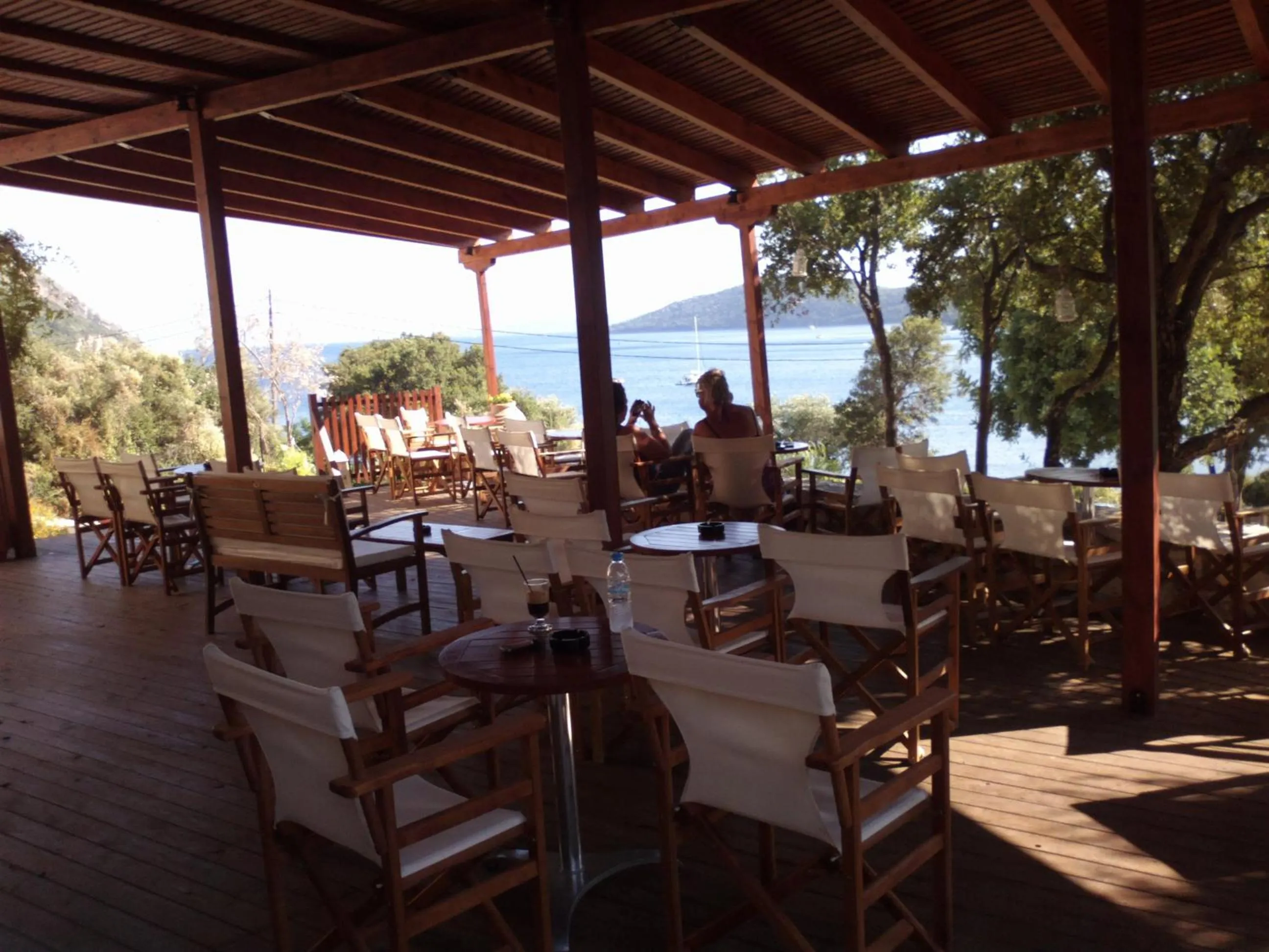 Restaurant/places to eat in Mikros Gialos Apartments