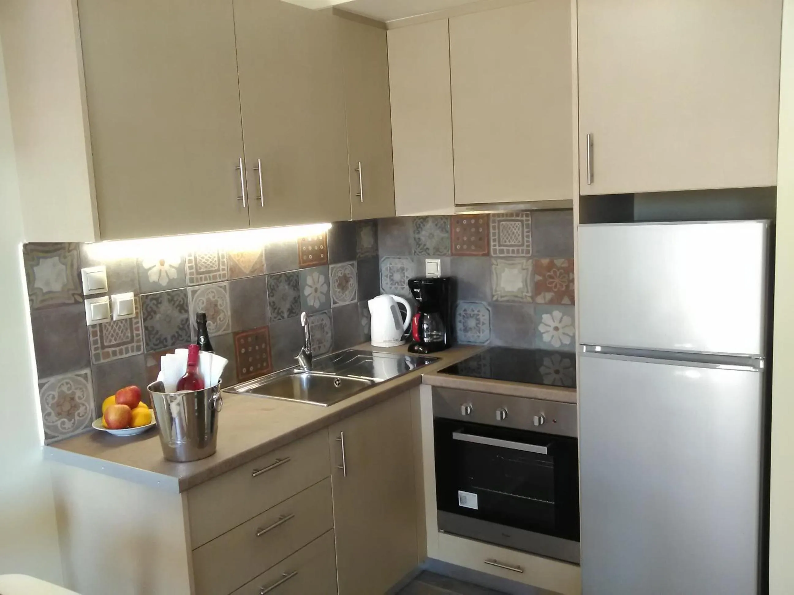 Kitchen or kitchenette in Mikros Gialos Apartments