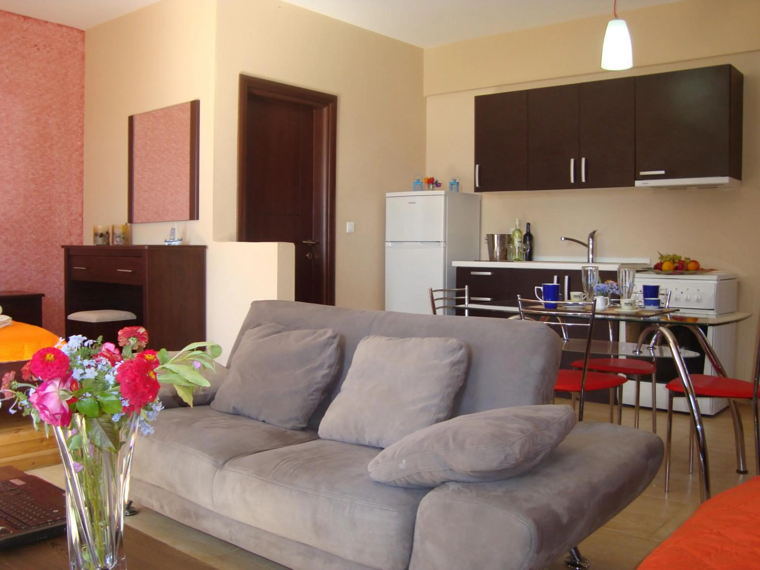 Photo of the whole room in Mikros Gialos Apartments