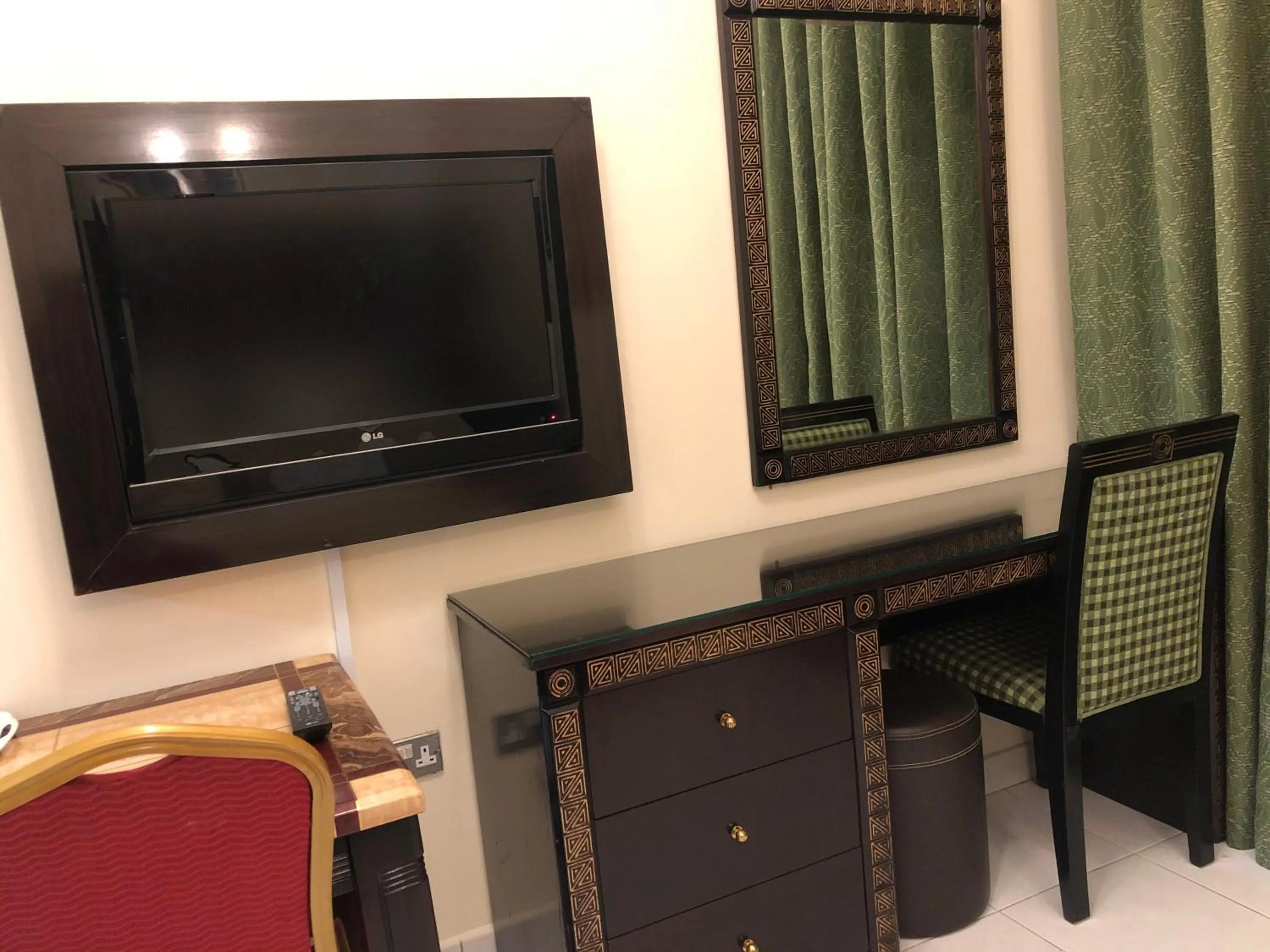 TV and multimedia in New Royal Mark Hotel Apartments