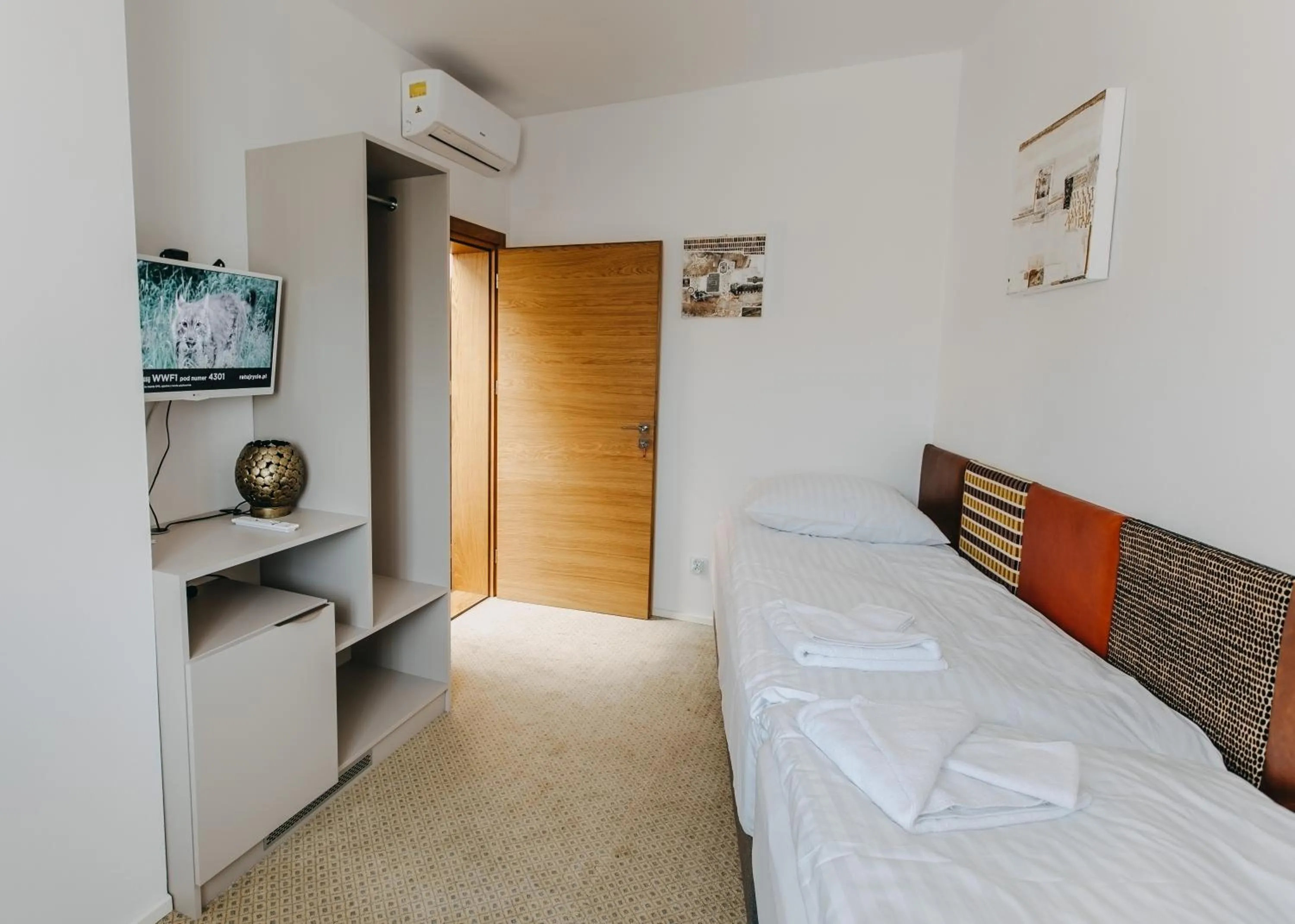 Bed in Salon Win Wine Bar & Apartments