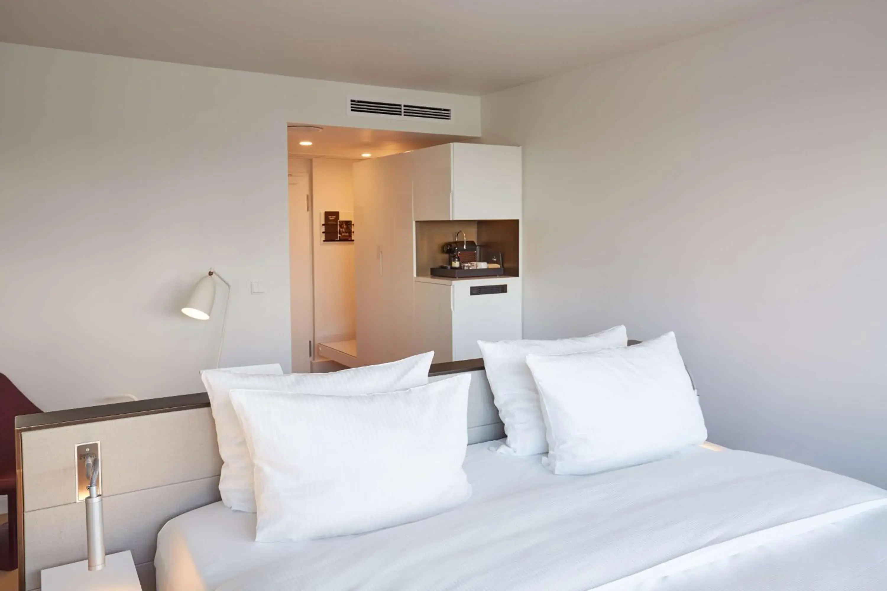 Photo of the whole room, Bed in Scandic Frankfurt Museumsufer Photo of the whole room, Bed in Scandic Frankfurt Museumsufer