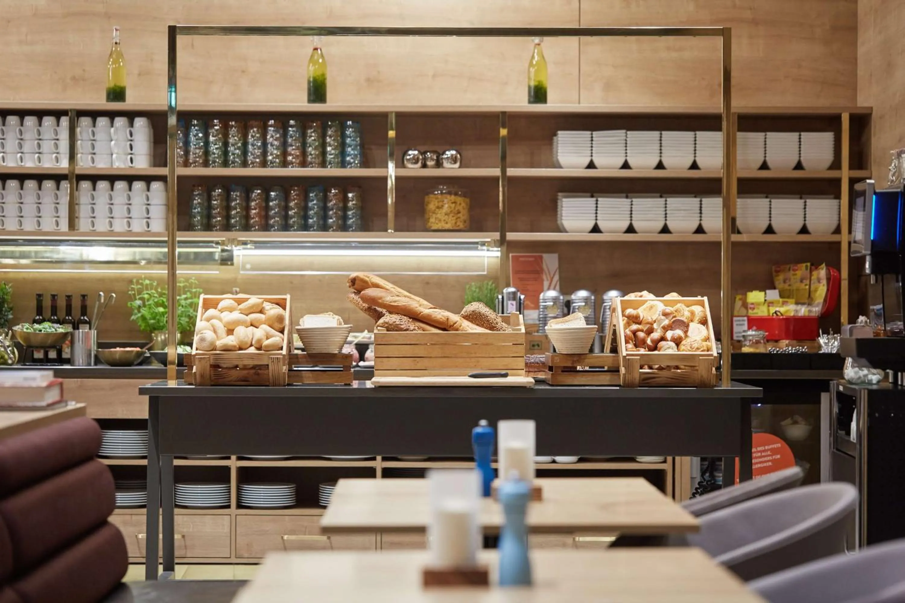 Restaurant/places to eat in Scandic Frankfurt Museumsufer