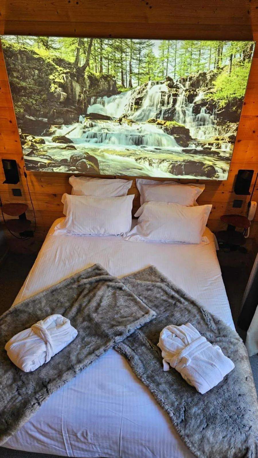 Bed in Le Chalet Blanc Hôtel & Spa