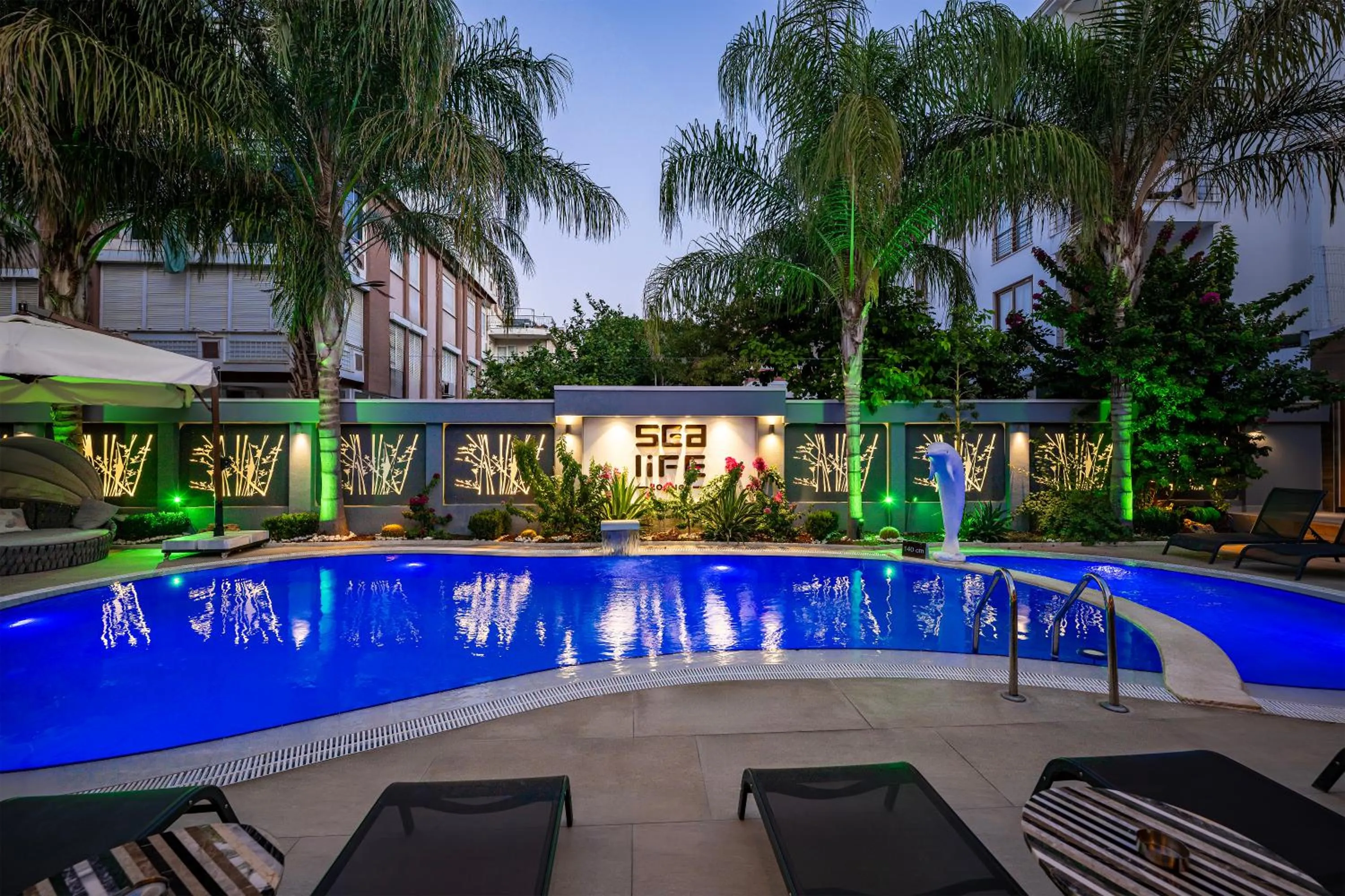 Swimming pool in Sealife Lounge - Adult only