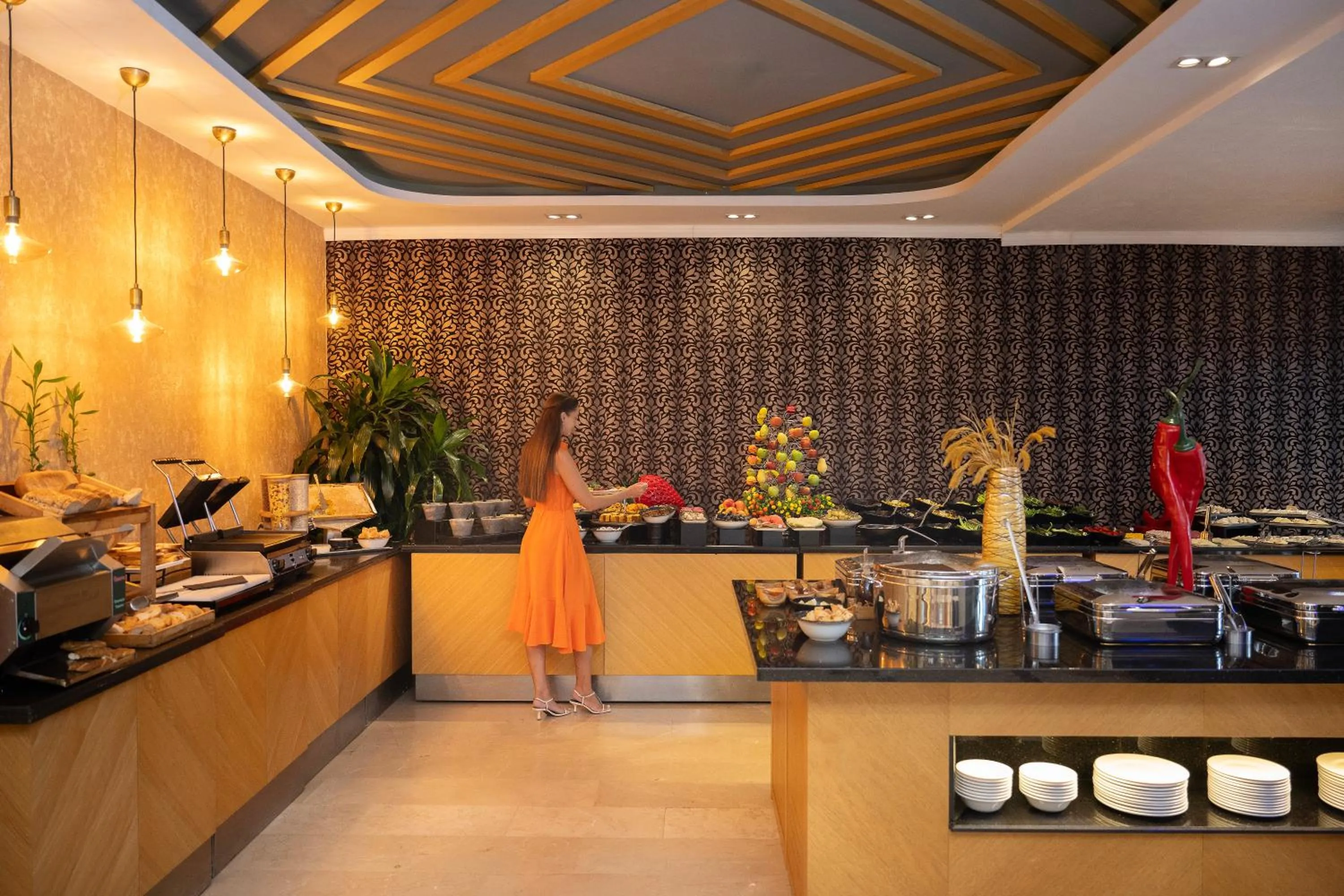 Food in Sealife Lounge - Adult only