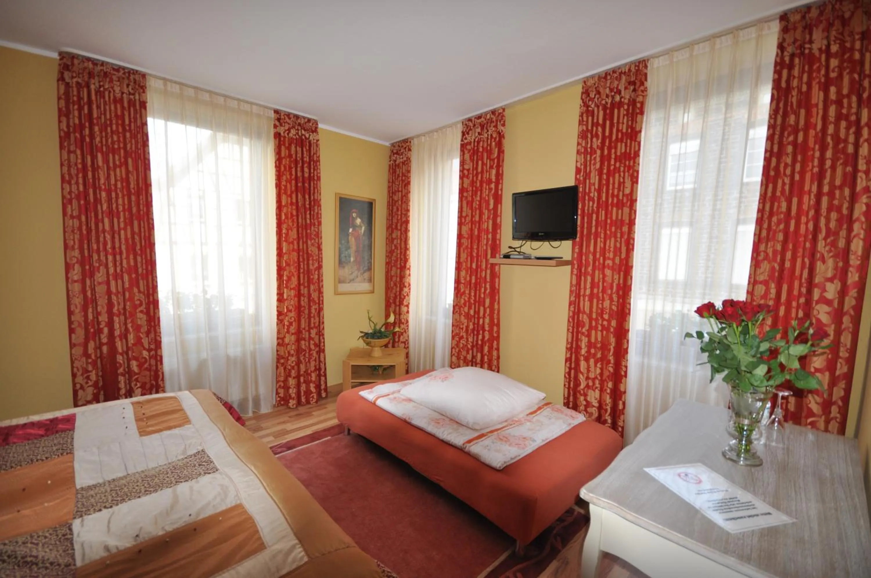 Day, Bed in Hotel Restaurant "Athen"