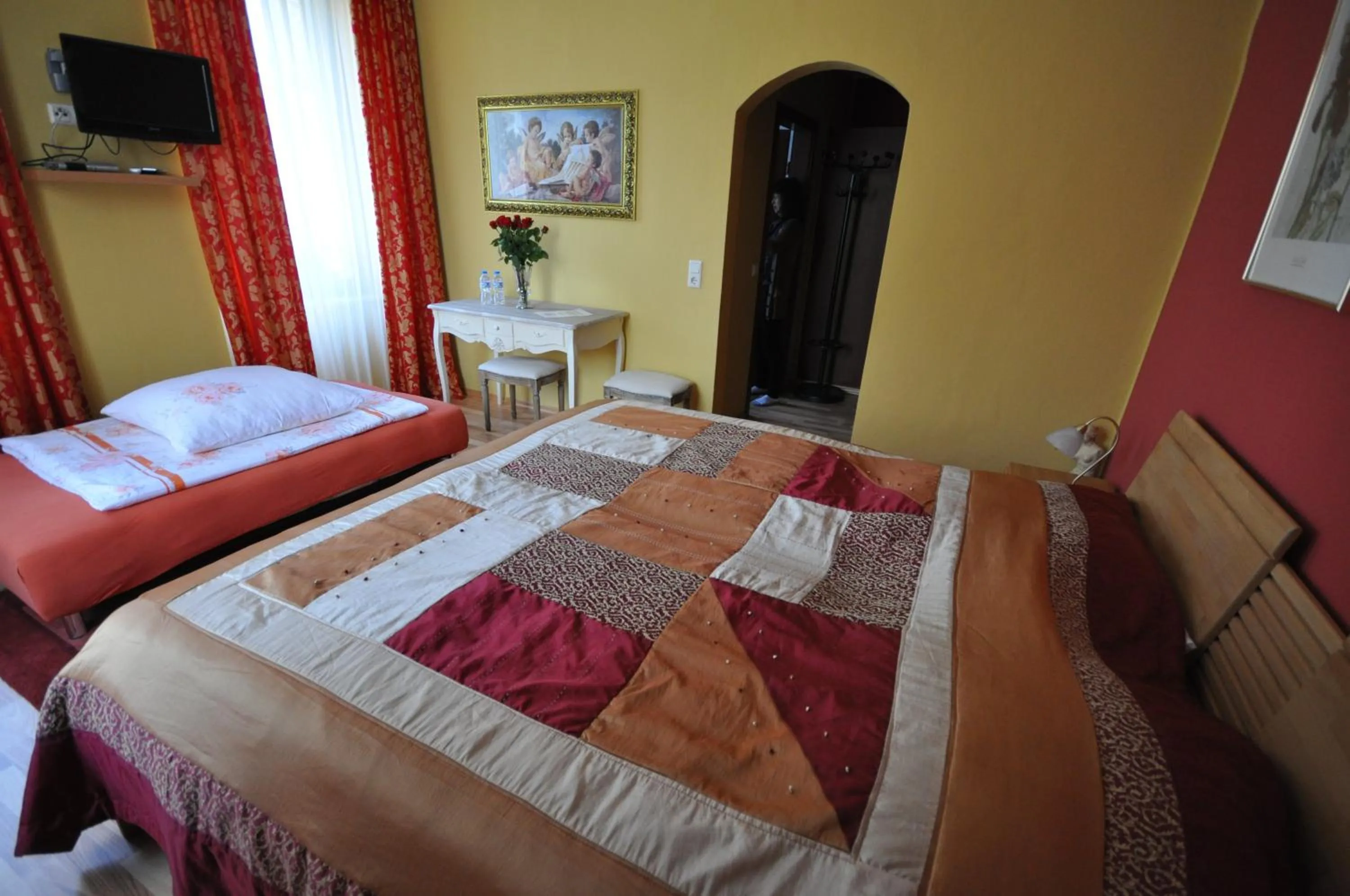 Day, Bed in Hotel Restaurant "Athen"