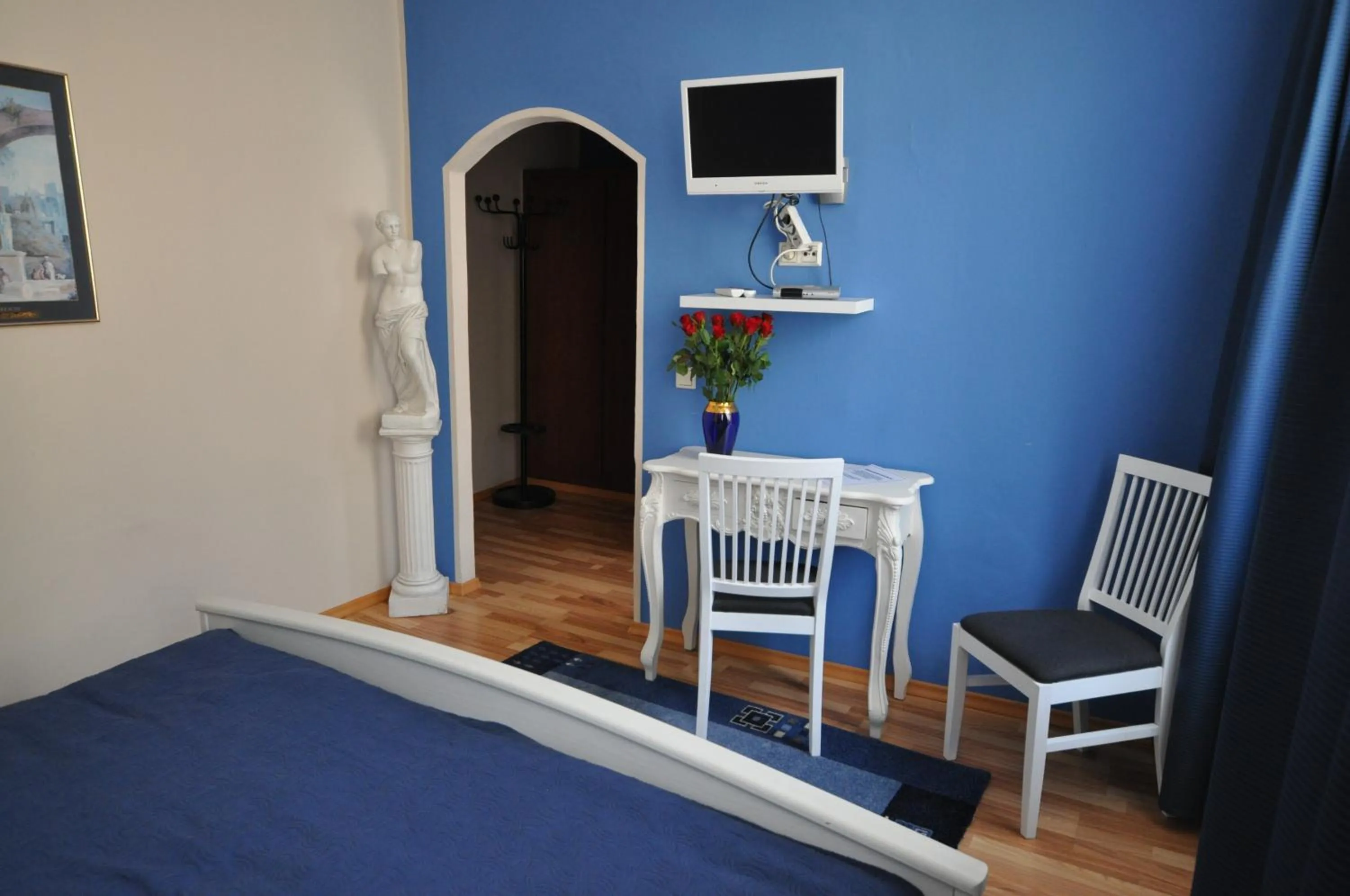 Photo of the whole room, Bed in Hotel Restaurant "Athen"