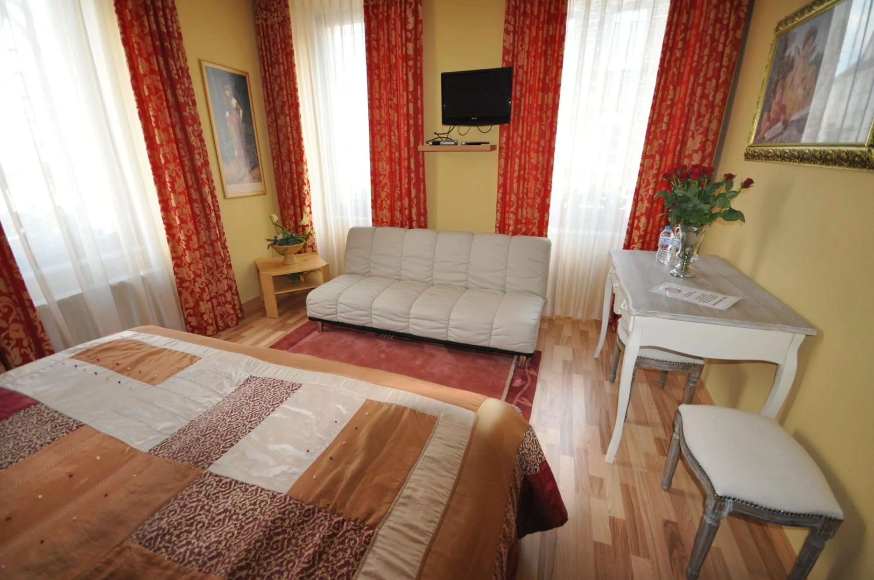 Day, Bed in Hotel Restaurant "Athen"