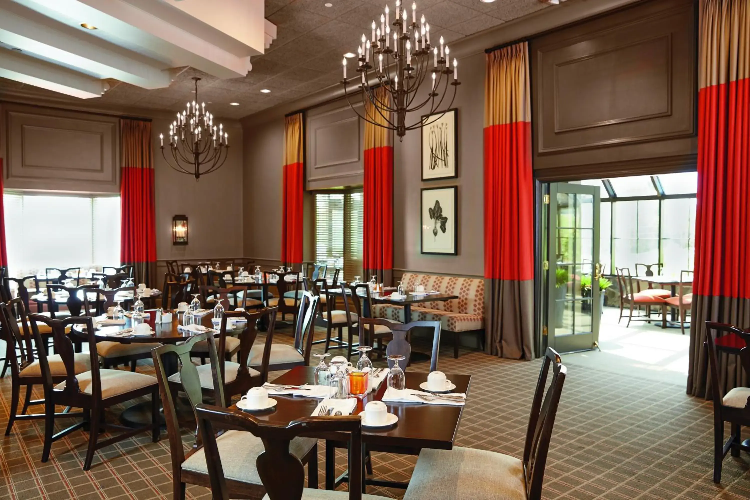 Restaurant/places to eat in Ethan Allen Hotel Restaurant/places to eat in Ethan Allen Hotel