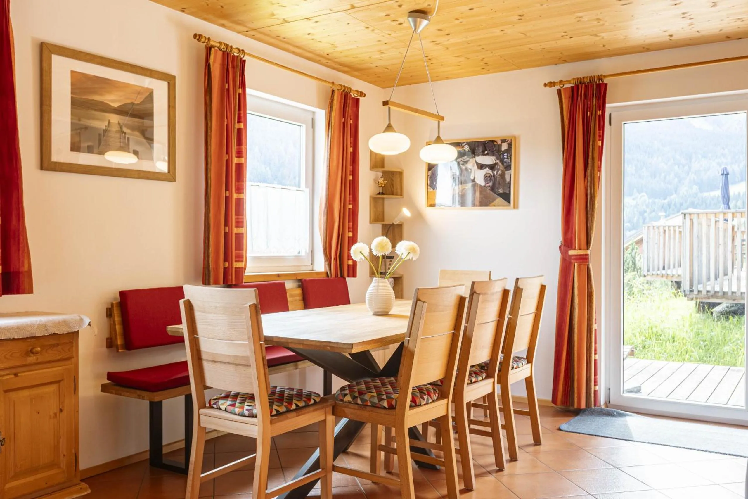 Dining area in Alpendorf Dachstein West by ALPS RESORTS