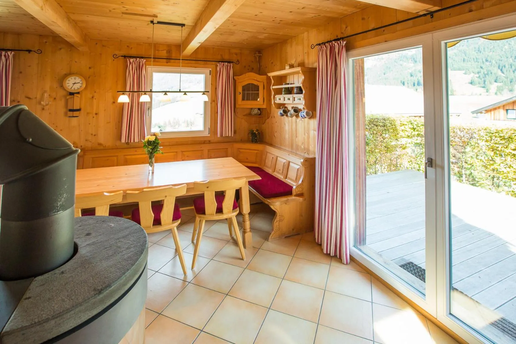 Dining area in Alpendorf Dachstein West by ALPS RESORTS