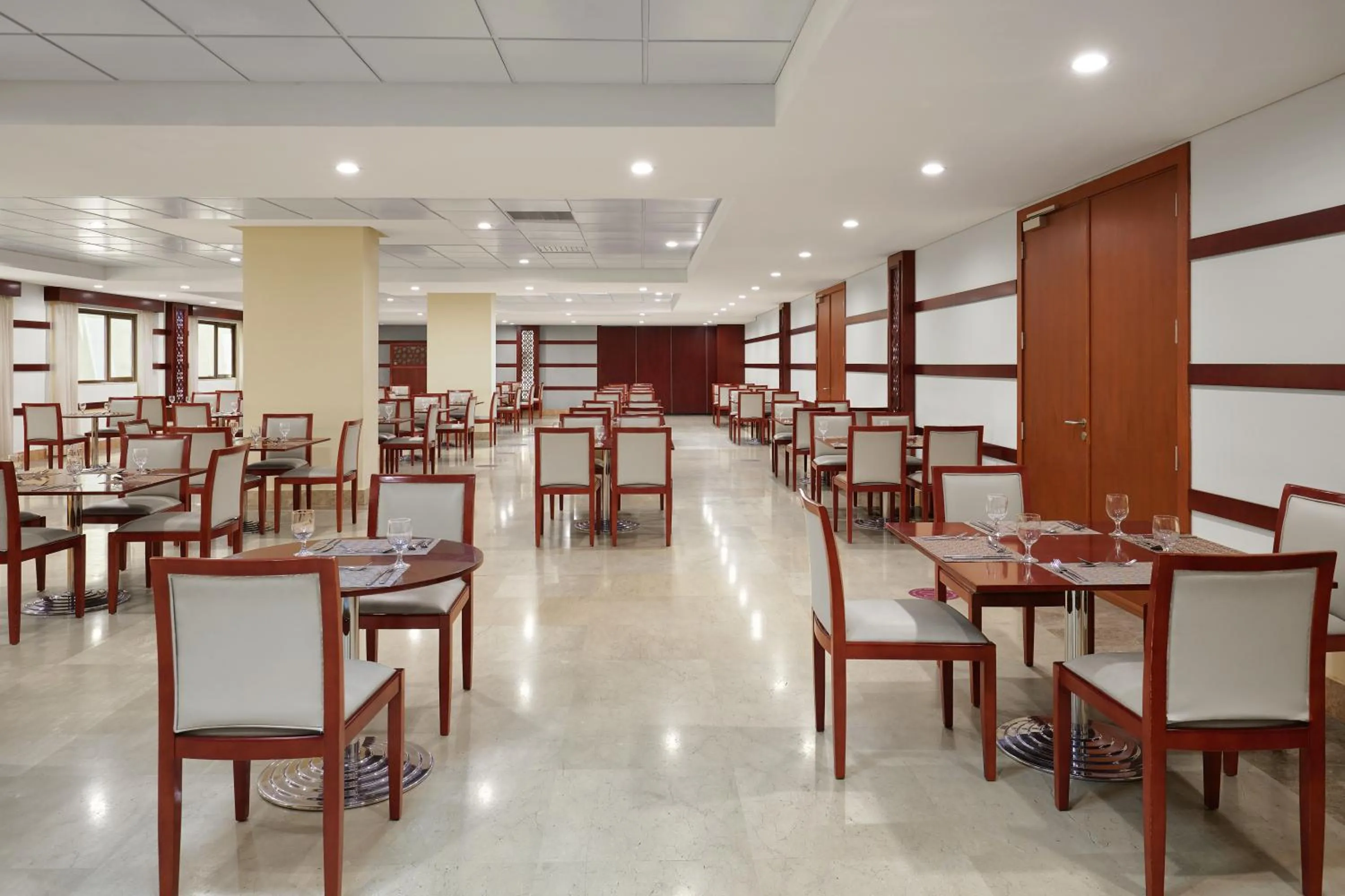 Restaurant/places to eat in Makarem Mina Hotel