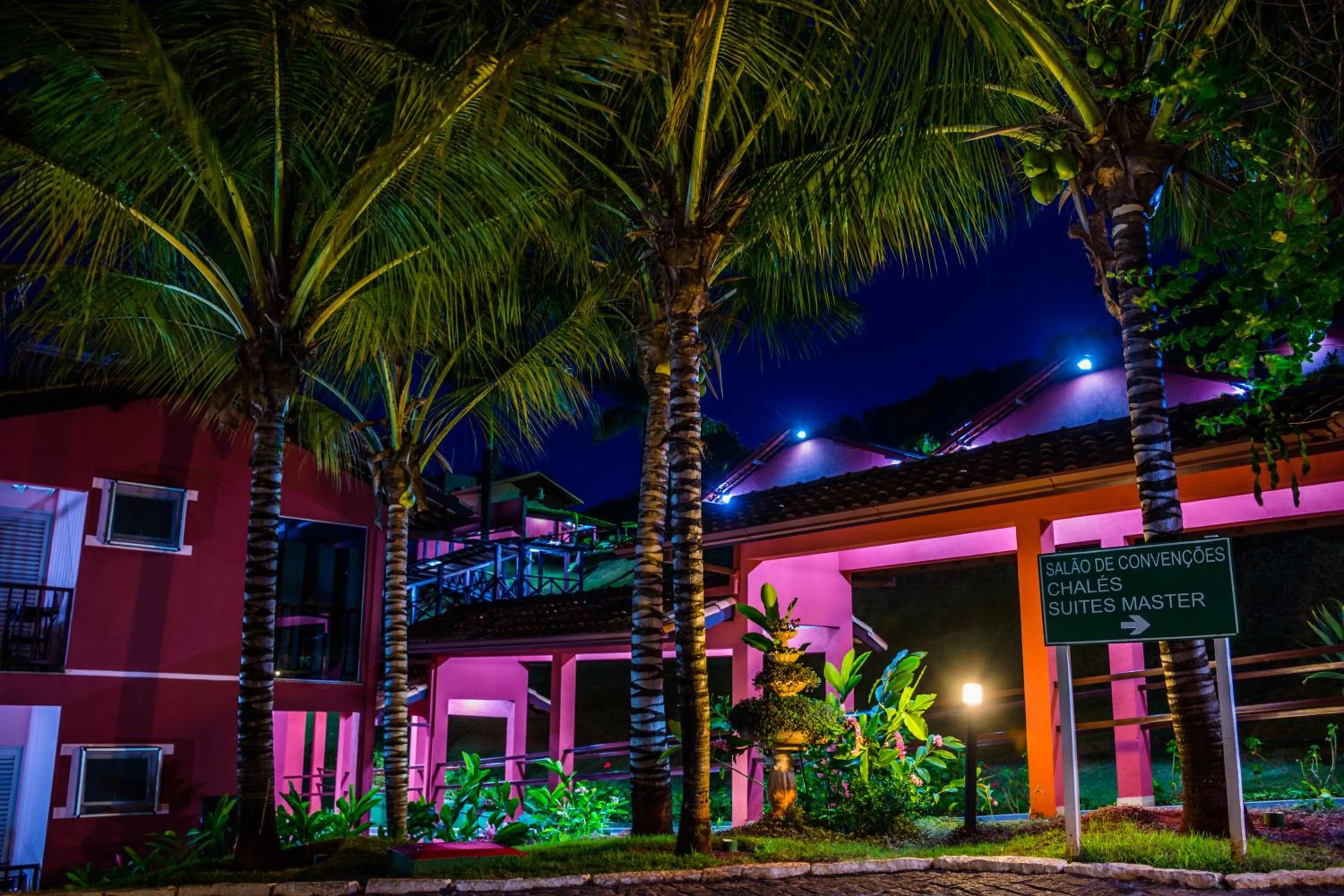 Facade/entrance in Balneário do Lago Hotel