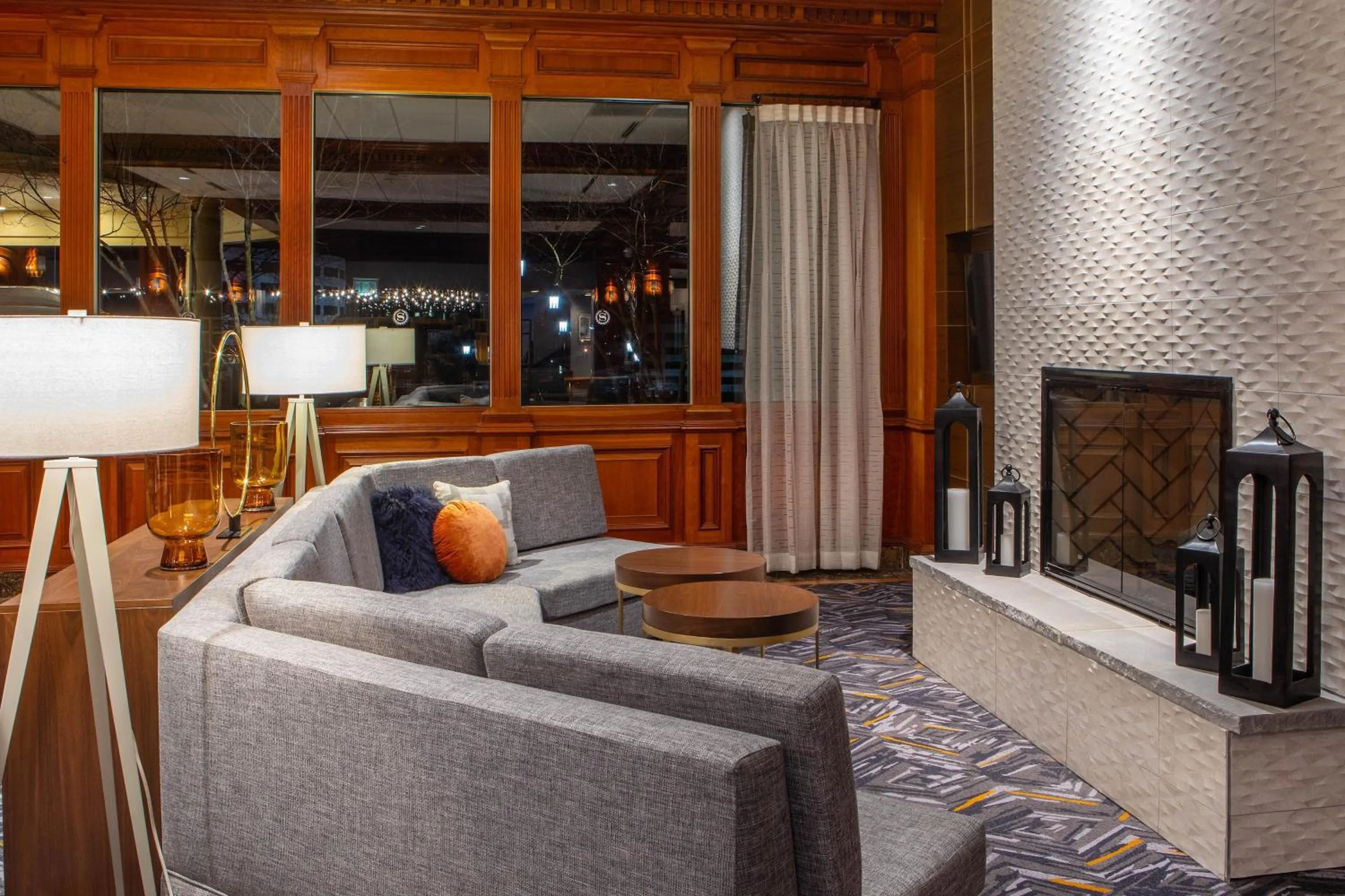 Lobby or reception in Sheraton Music City Nashville Airport