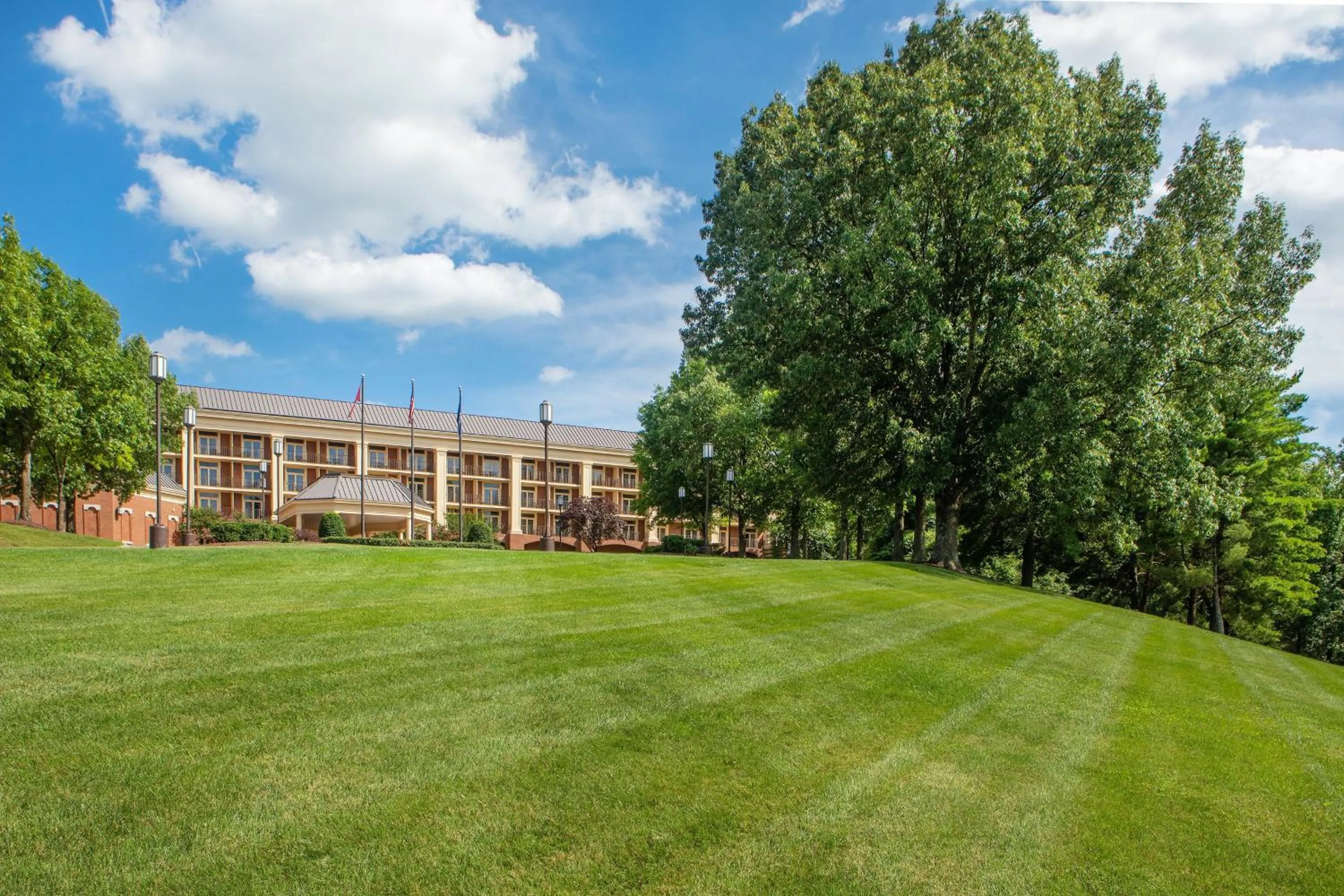 Property building in Sheraton Music City Nashville Airport