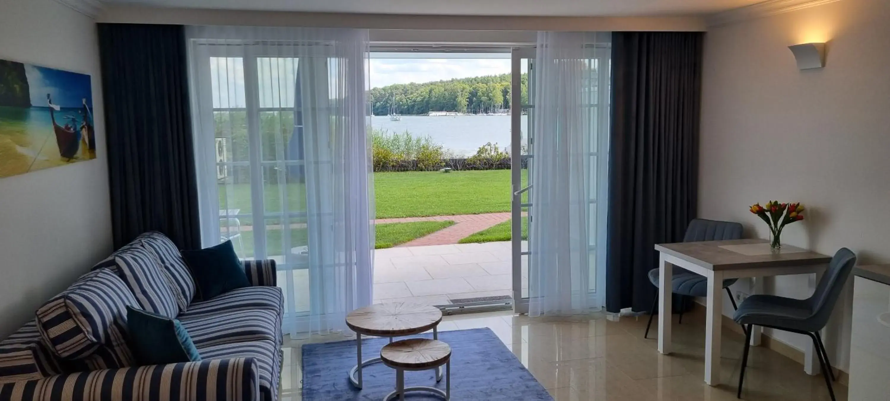 Double Room with Lake View - single occupancy in Villa Le Lux Double Room with Lake View - single occupancy in Villa Le Lux