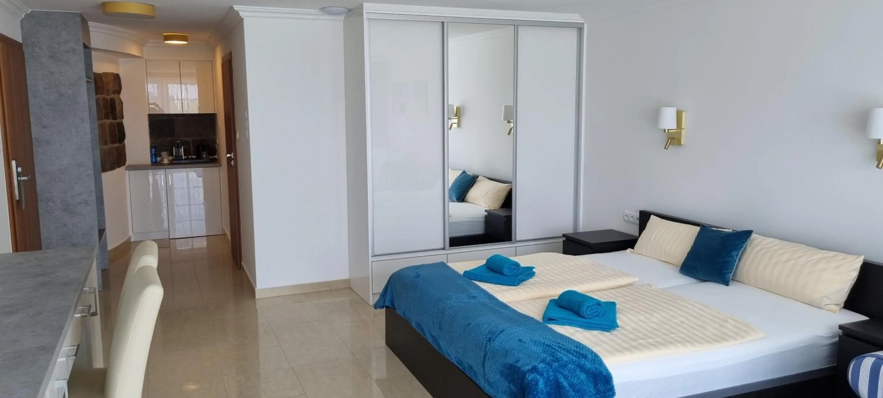Double Room with Lake View - single occupancy in Villa Le Lux