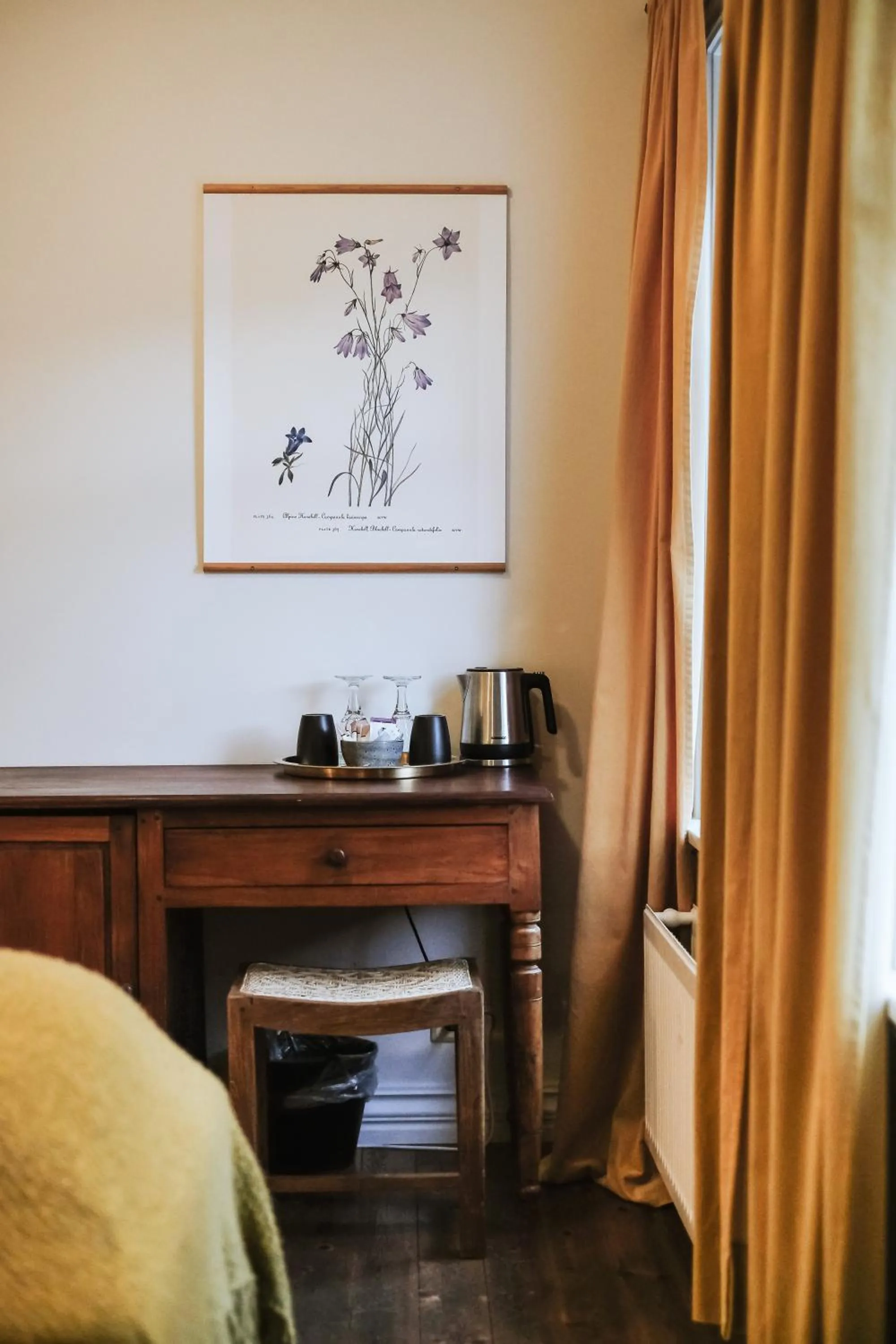 Coffee/tea facilities, Bed in Bankinn - Hotel by Aldan