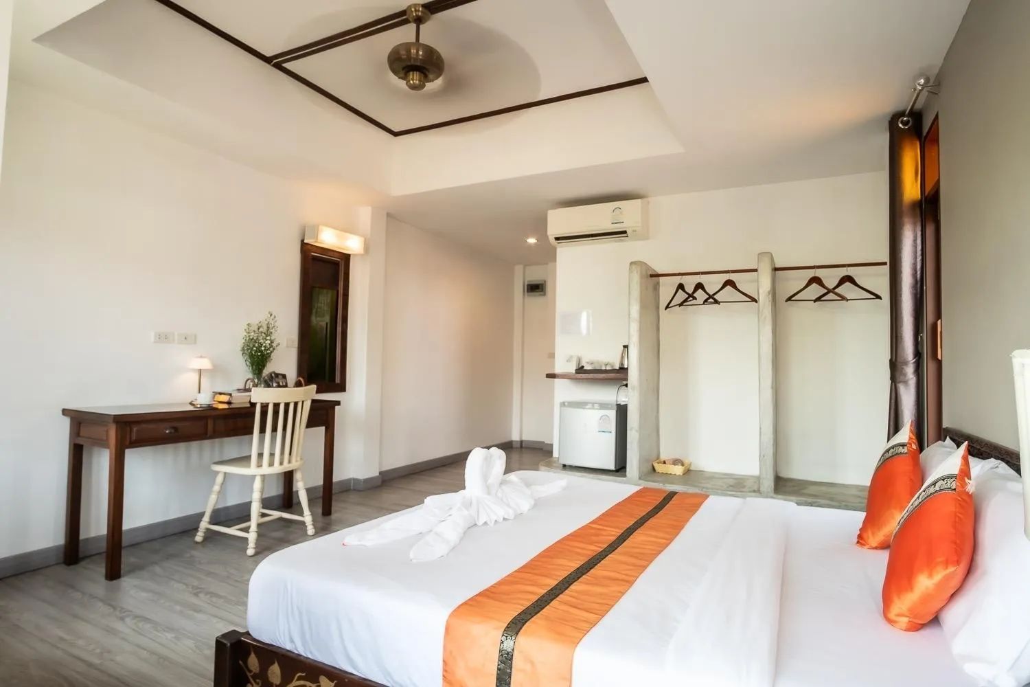 Bedroom, Bed in Hugga Pai