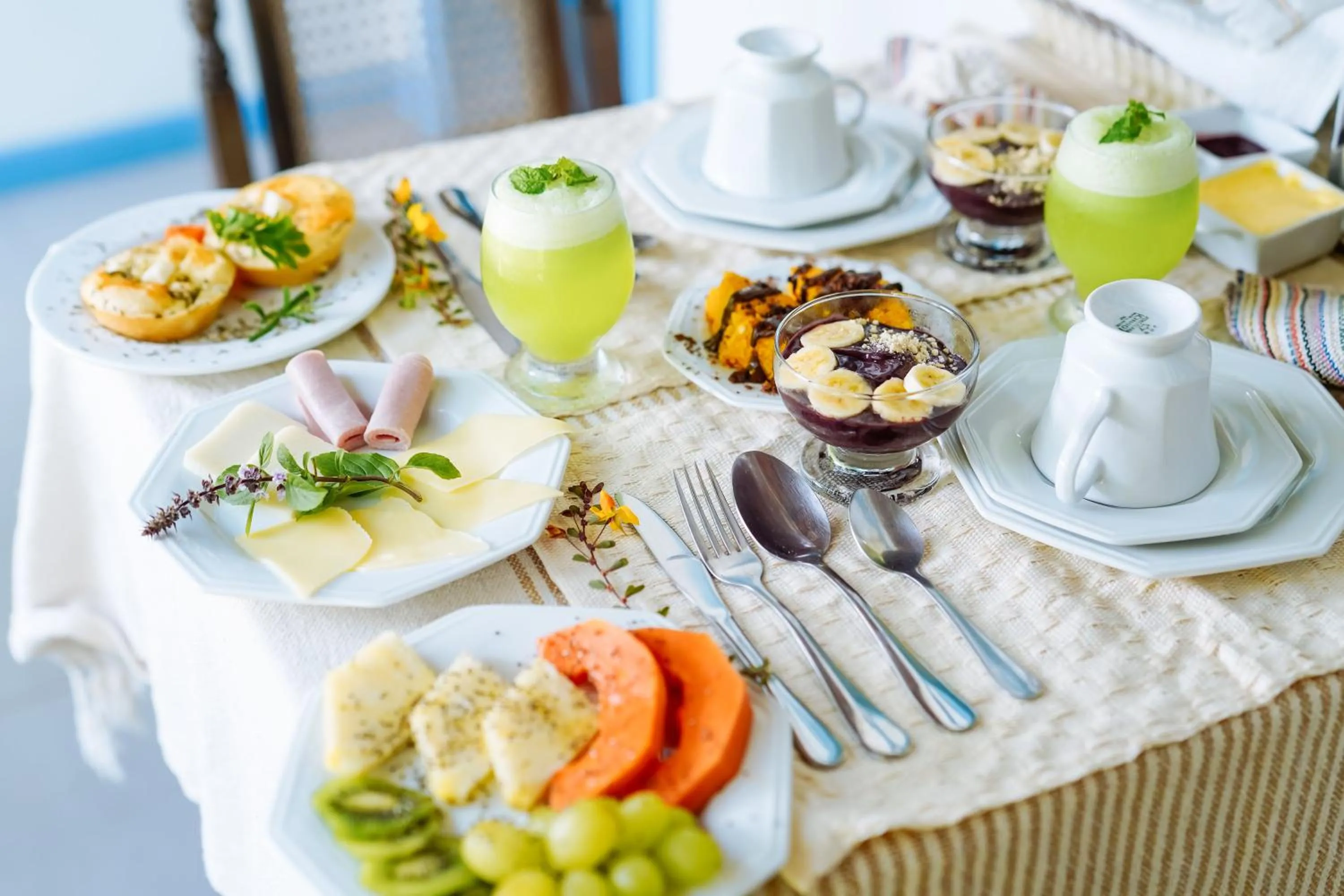 Food and drinks in Aqualtune Pousada