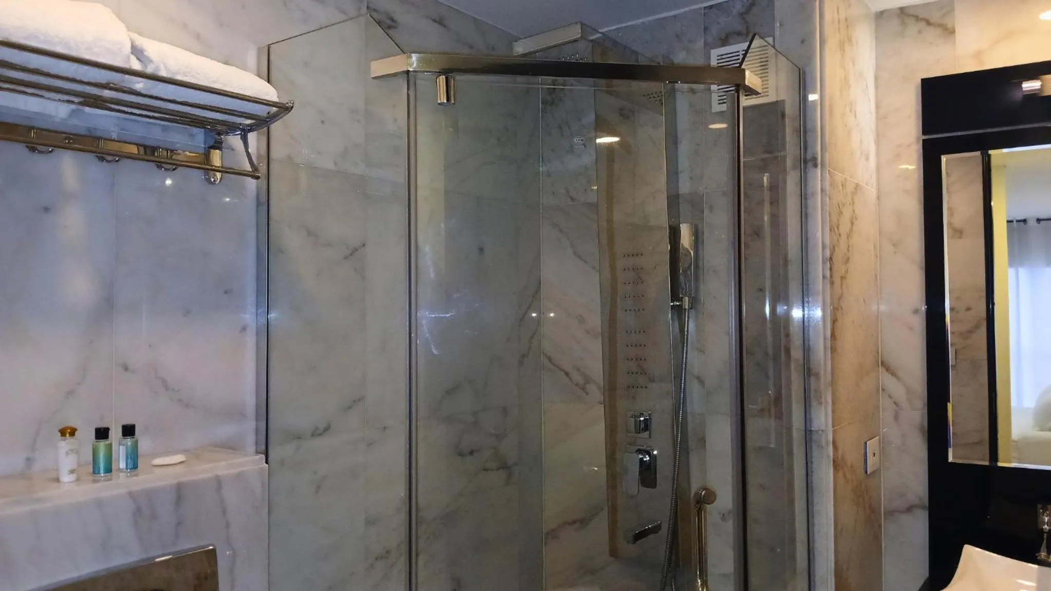 Bathroom in Monir Usaquén Bogotá