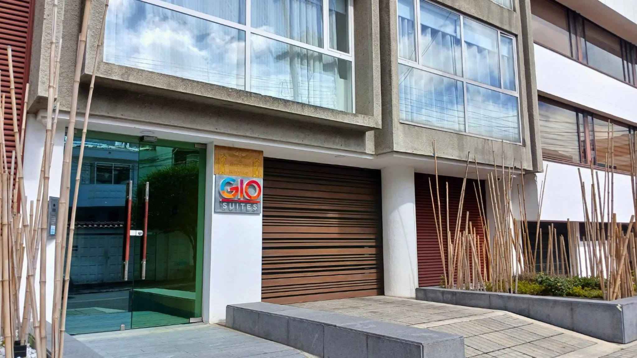 Facade/entrance in Monir Usaquén Bogotá