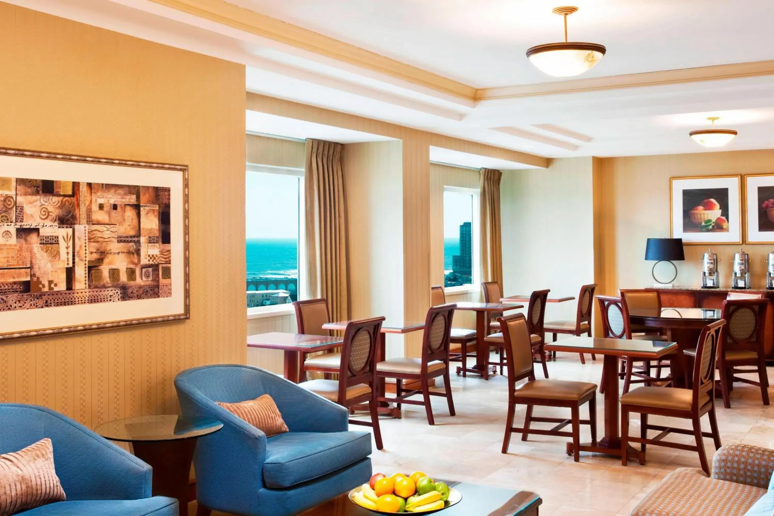 Lounge or bar in Sheraton Atlantic City Convention Center Hotel Lounge or bar in Sheraton Atlantic City Convention Center Hotel