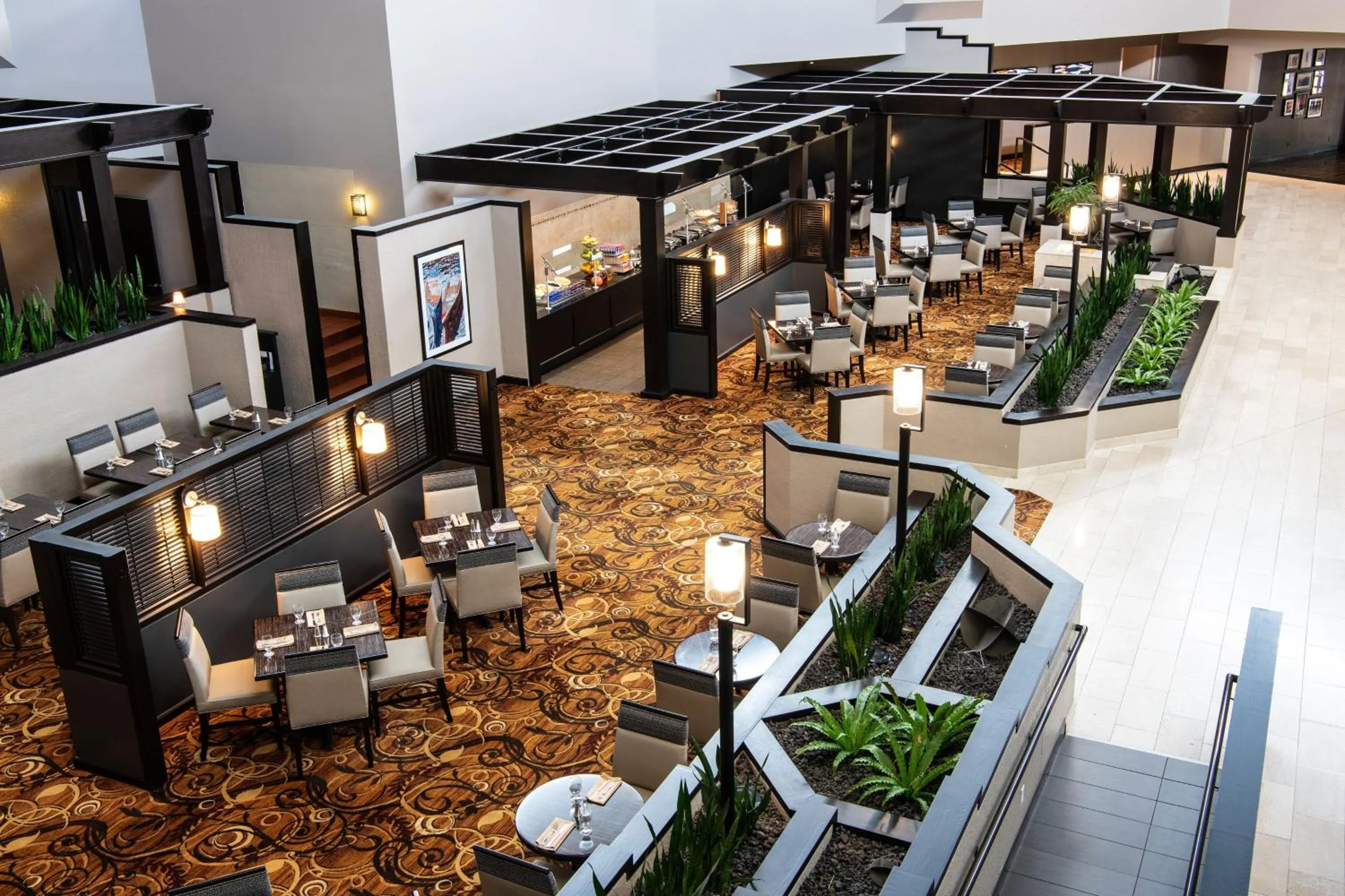 Restaurant/places to eat in Sheraton Minneapolis West Hotel