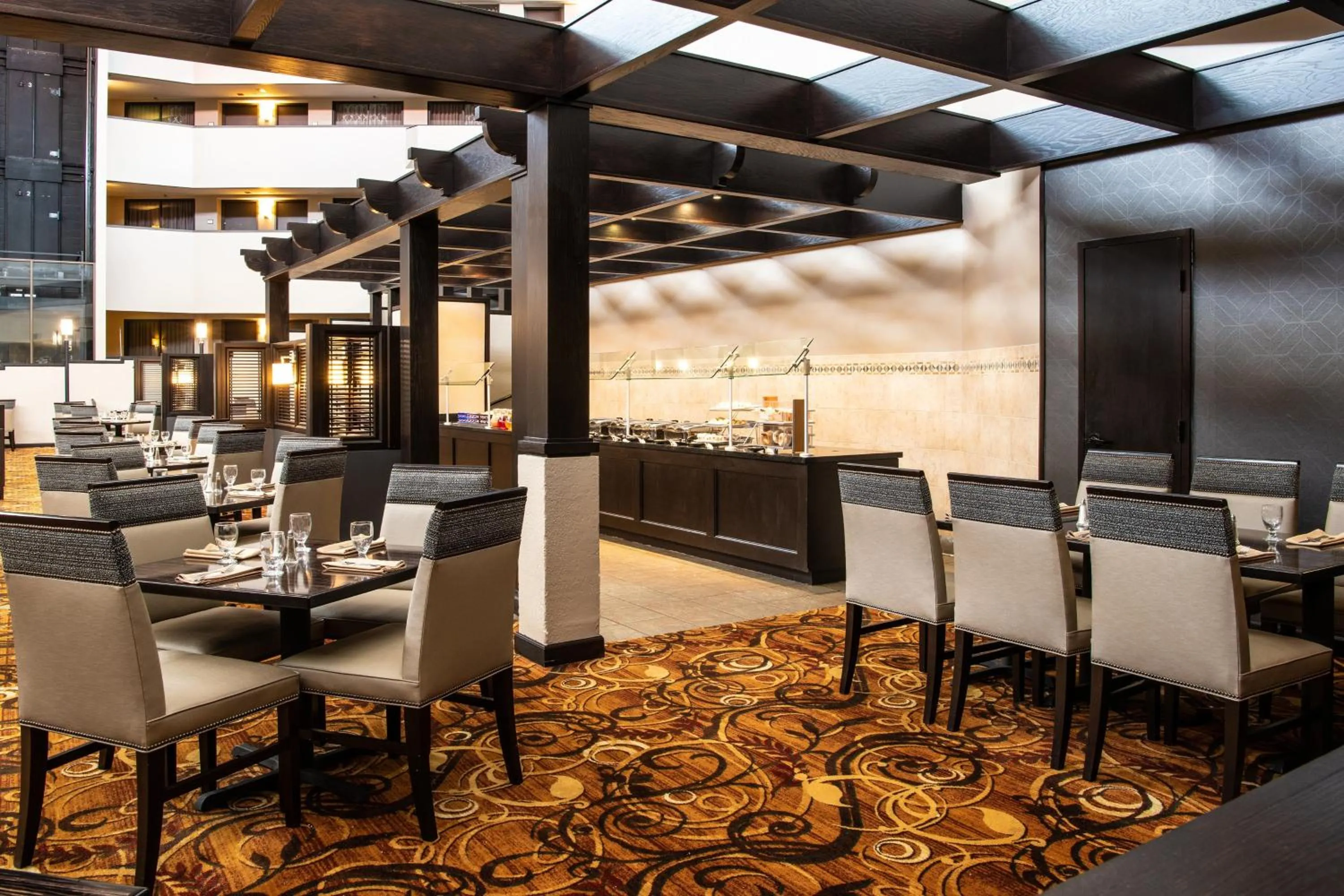 Restaurant/places to eat in Sheraton Minneapolis West Hotel