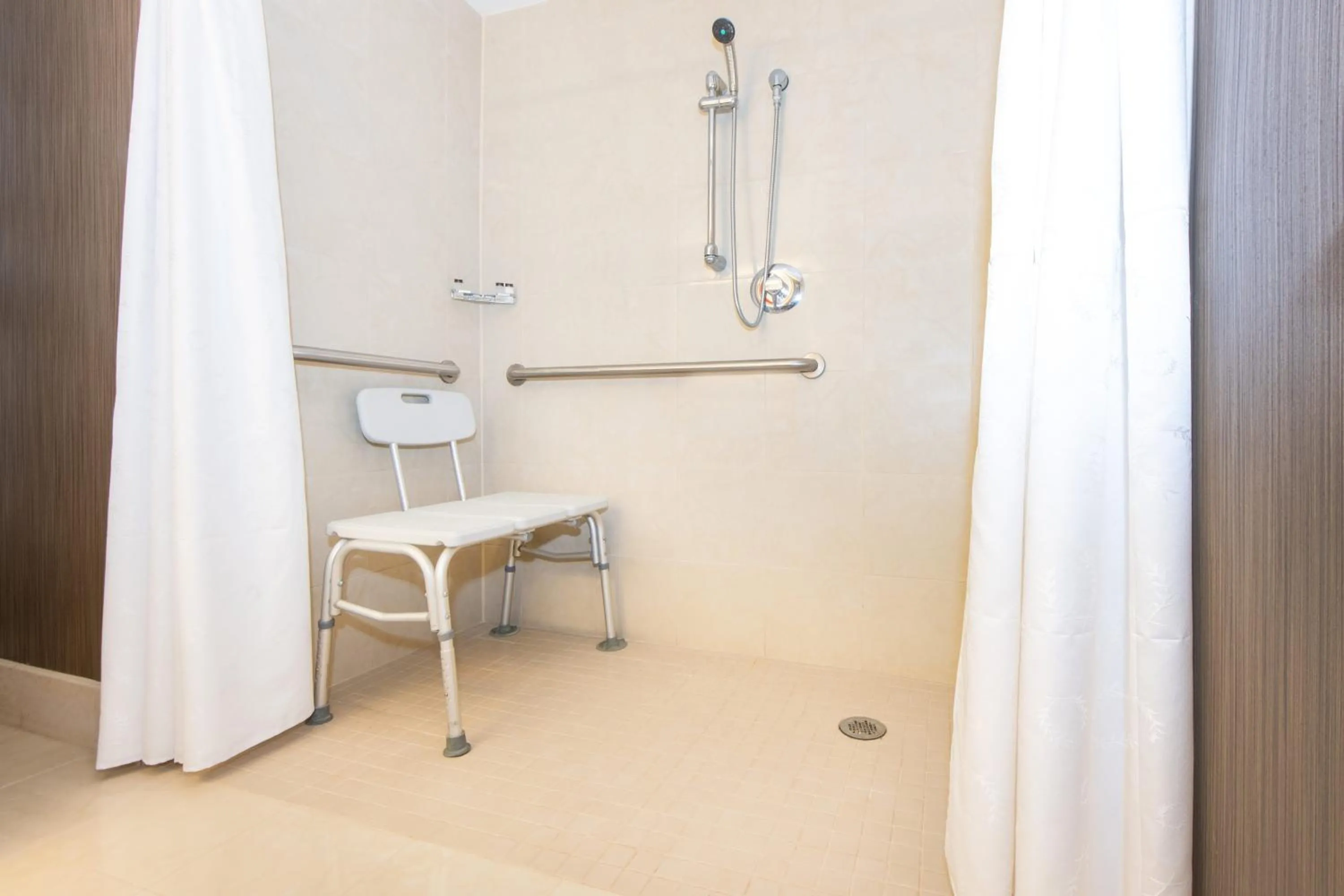 Bathroom in Sheraton Minneapolis West Hotel