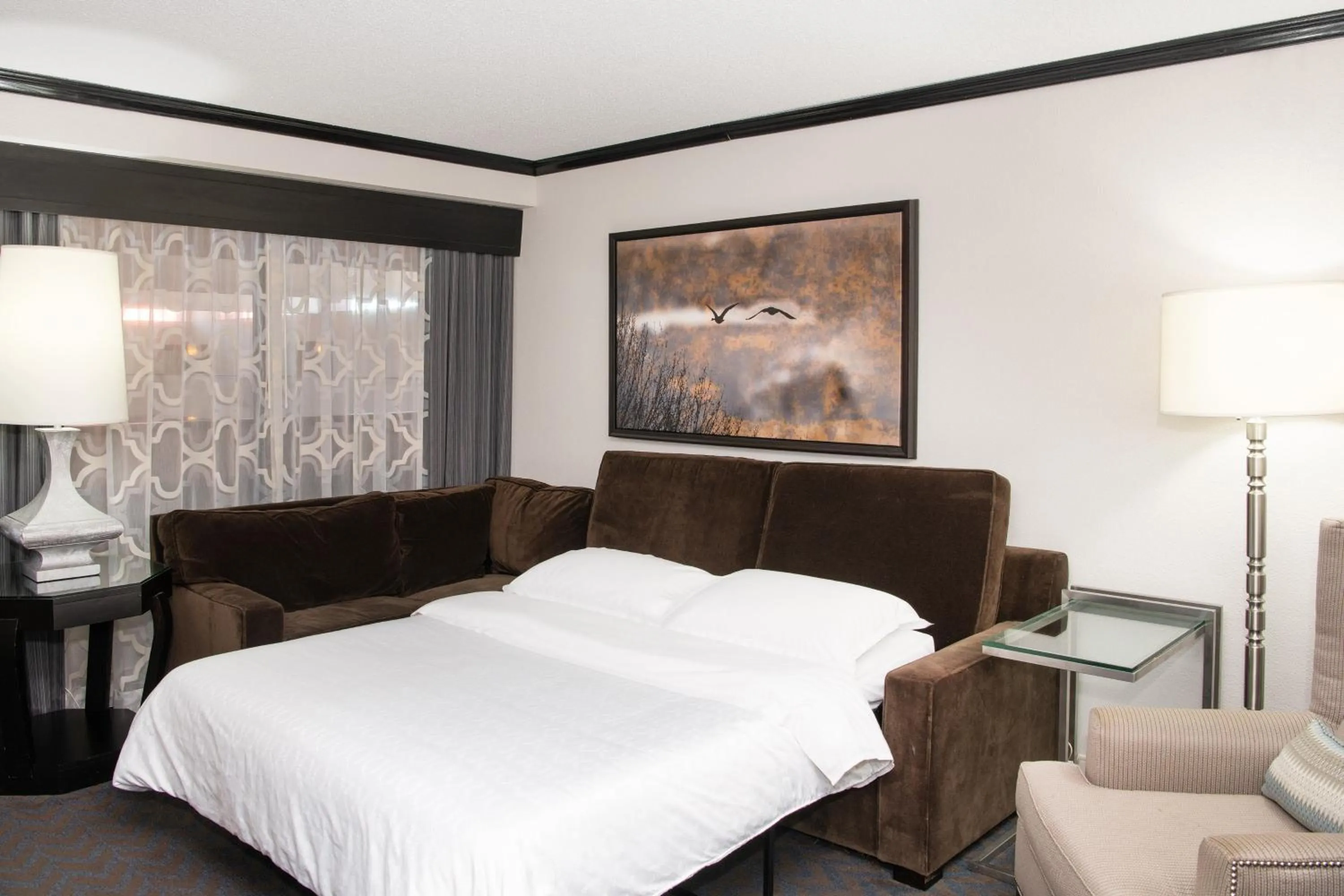 Photo of the whole room, Bed in Sheraton Minneapolis West Hotel