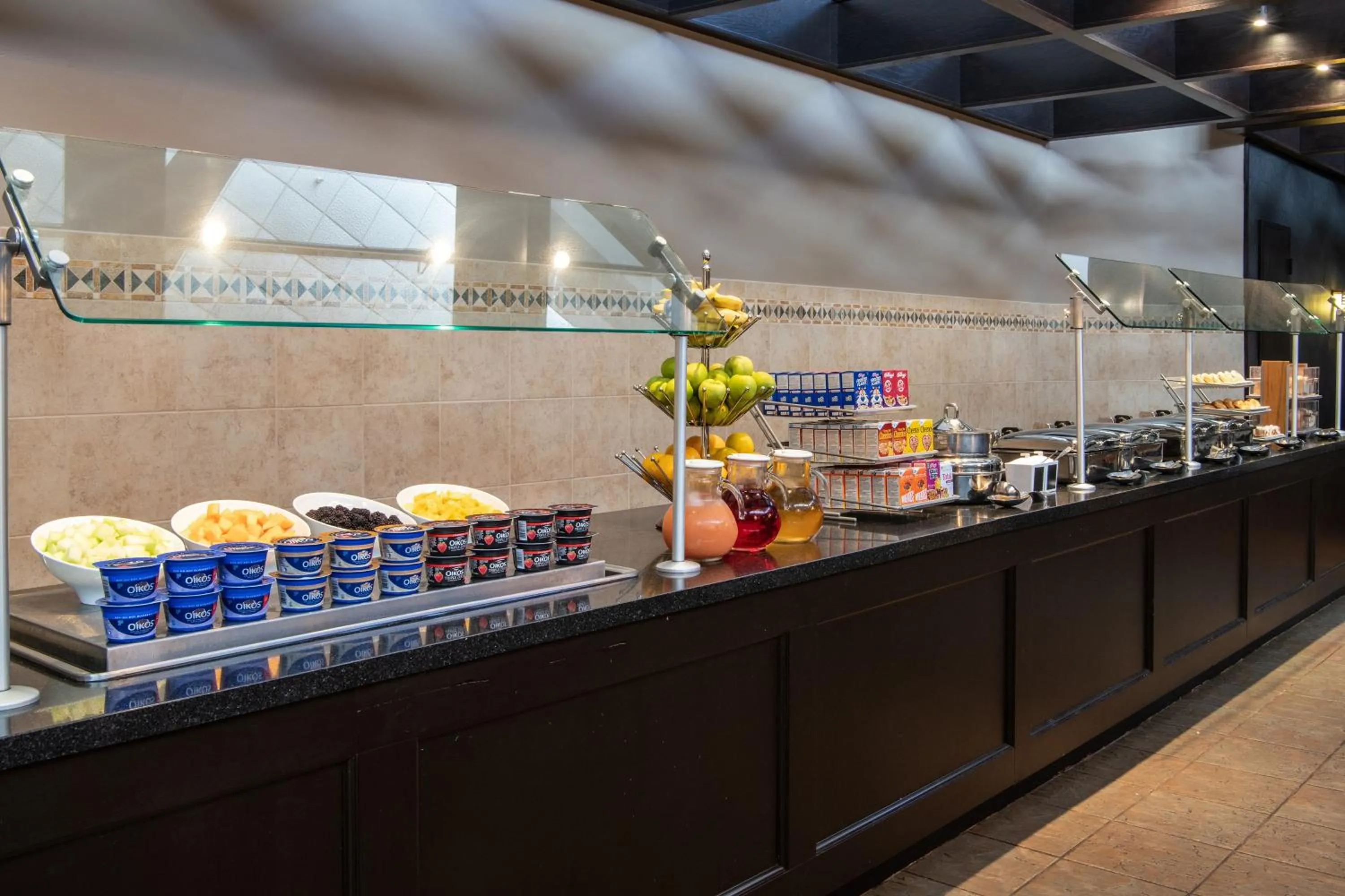 Restaurant/places to eat in Sheraton Minneapolis West Hotel