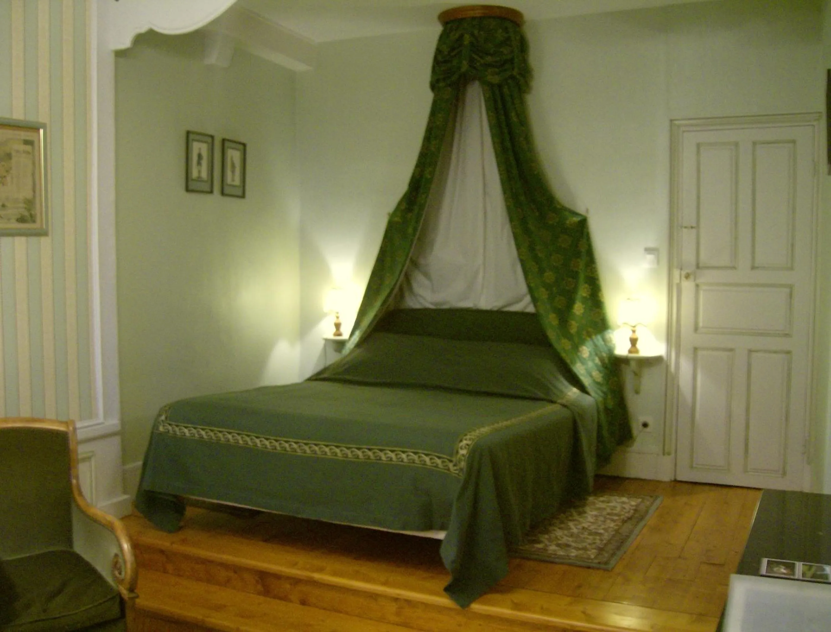 Bedroom, Bed in Le Chateau de Prauthoy