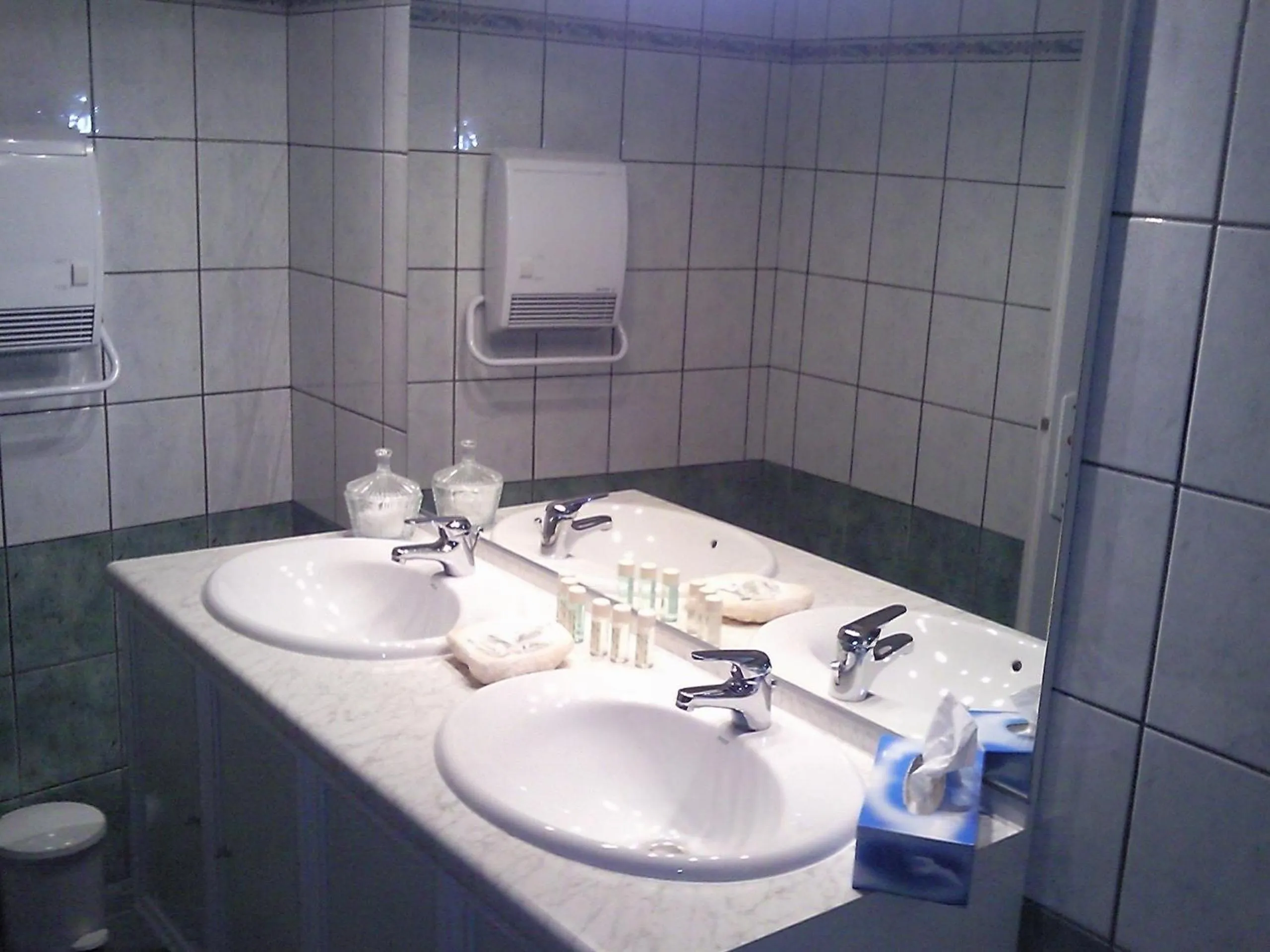 Bathroom in Le Chateau de Prauthoy