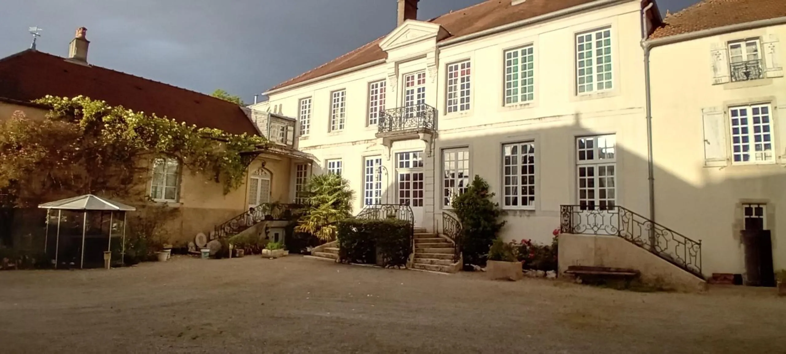 Property building in Le Chateau de Prauthoy