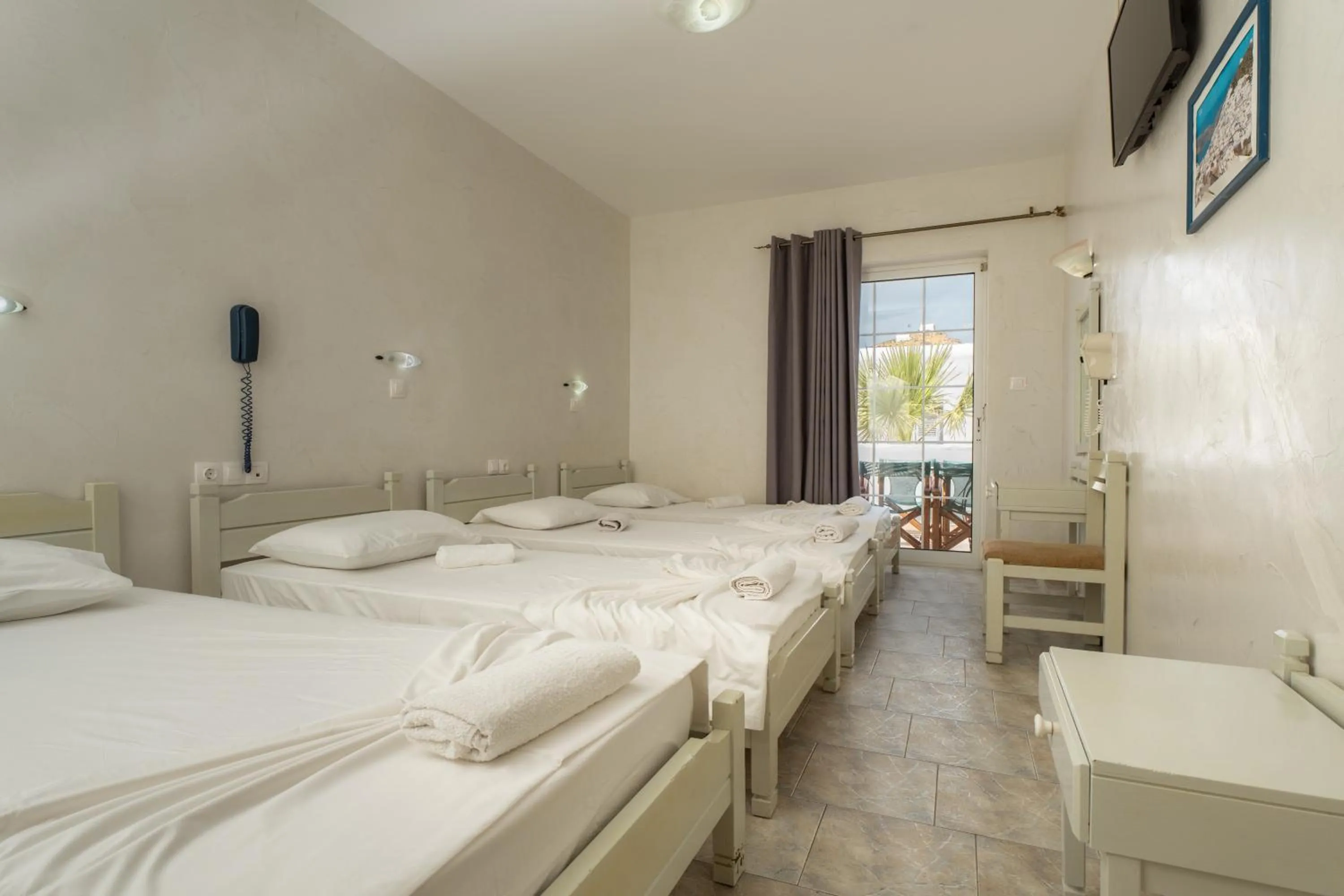 Bedroom, Bed in Sunrise Hotel