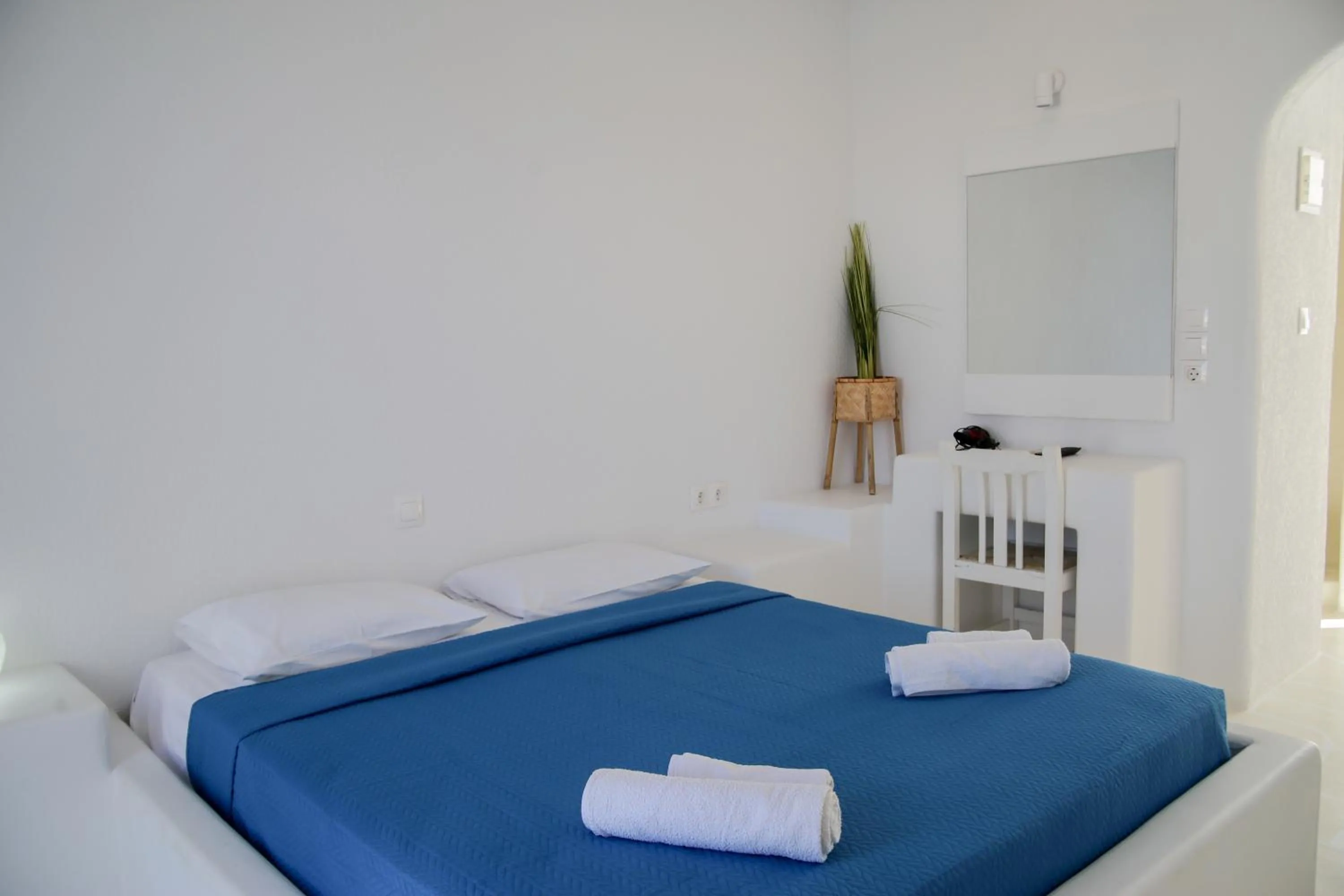 Bedroom, Bed in Sunrise Hotel